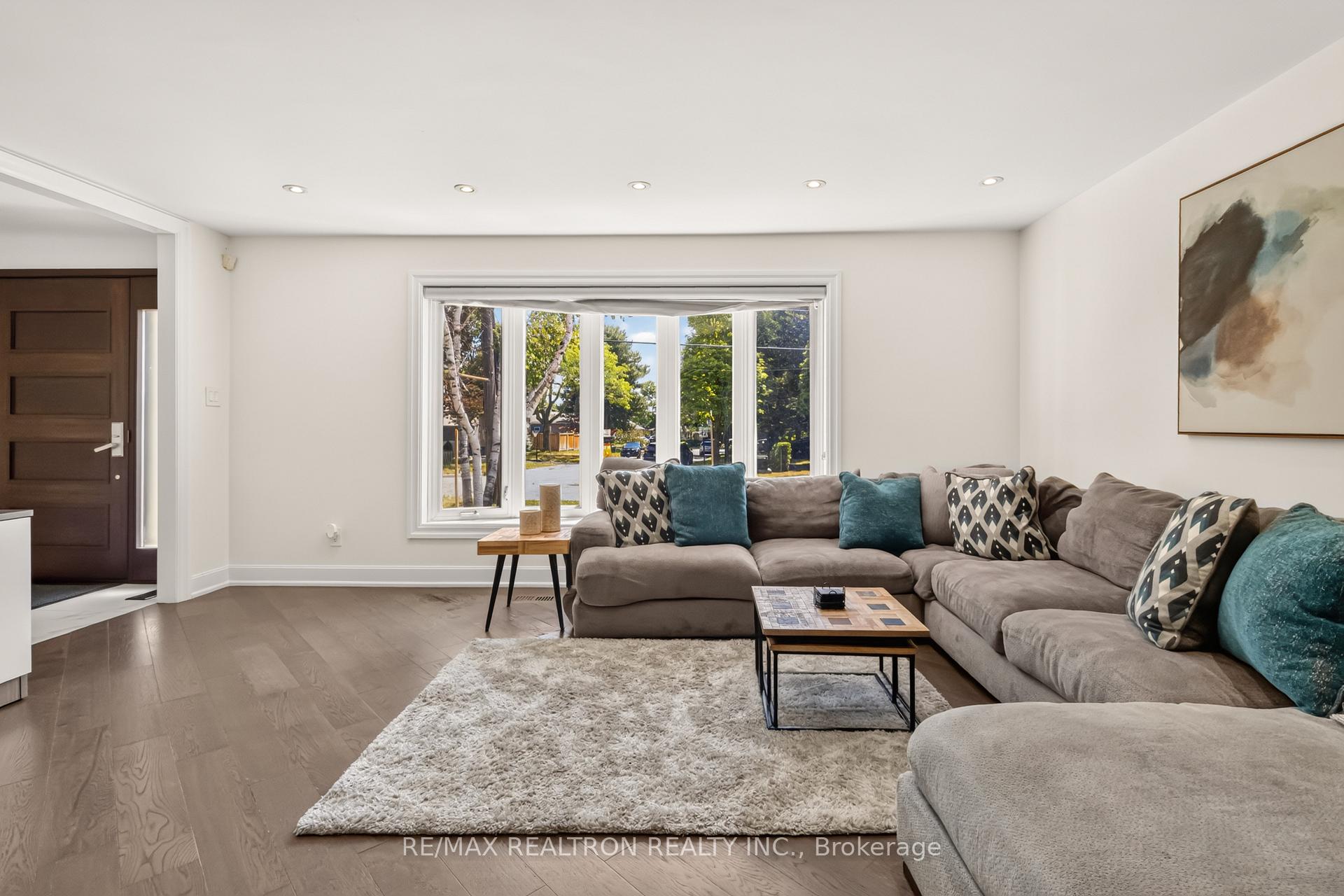 Photo 5 of 219 Bay Thorn Drive, Markham, Royal Orchard — HOMEH