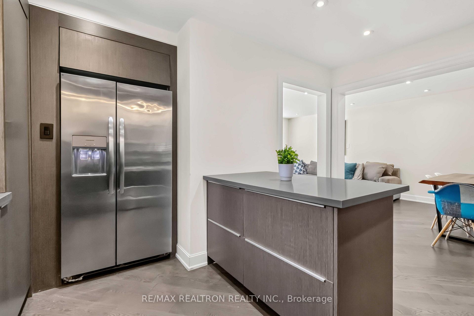 Photo 10 of 219 Bay Thorn Drive, Markham, Royal Orchard — HOMEH