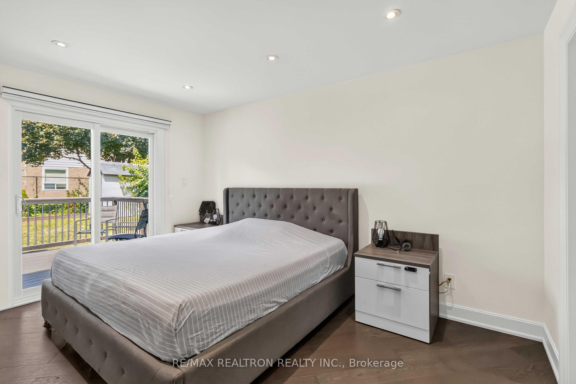 Photo 11 of 219 Bay Thorn Drive, Markham, Royal Orchard — HOMEH