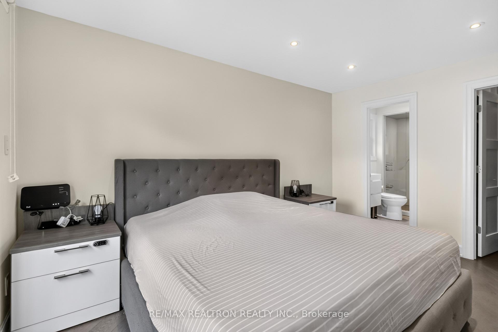Photo 13 of 219 Bay Thorn Drive, Markham, Royal Orchard — HOMEH