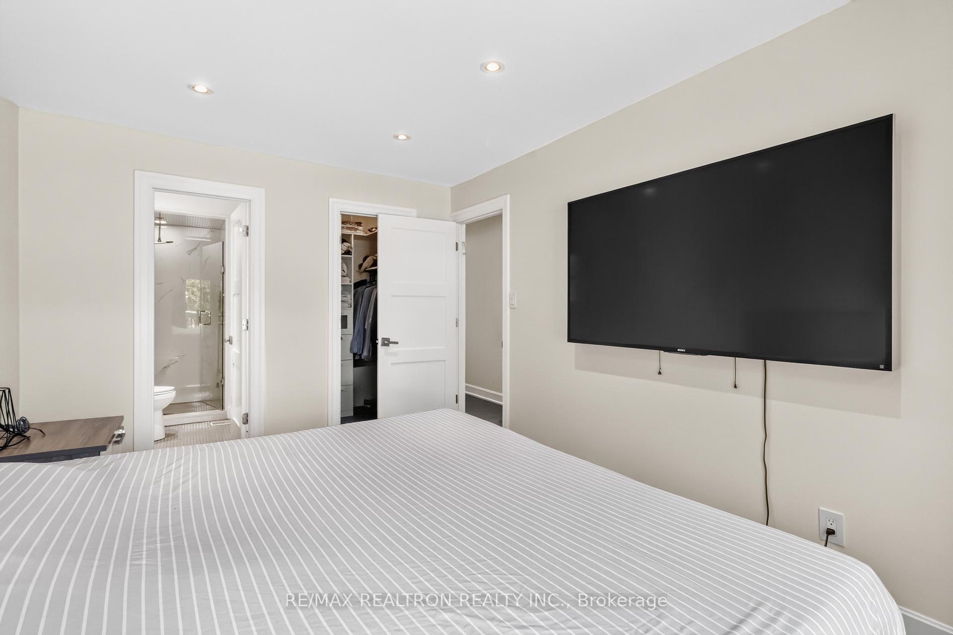 Photo 14 of 219 Bay Thorn Drive, Markham, Royal Orchard — HOMEH