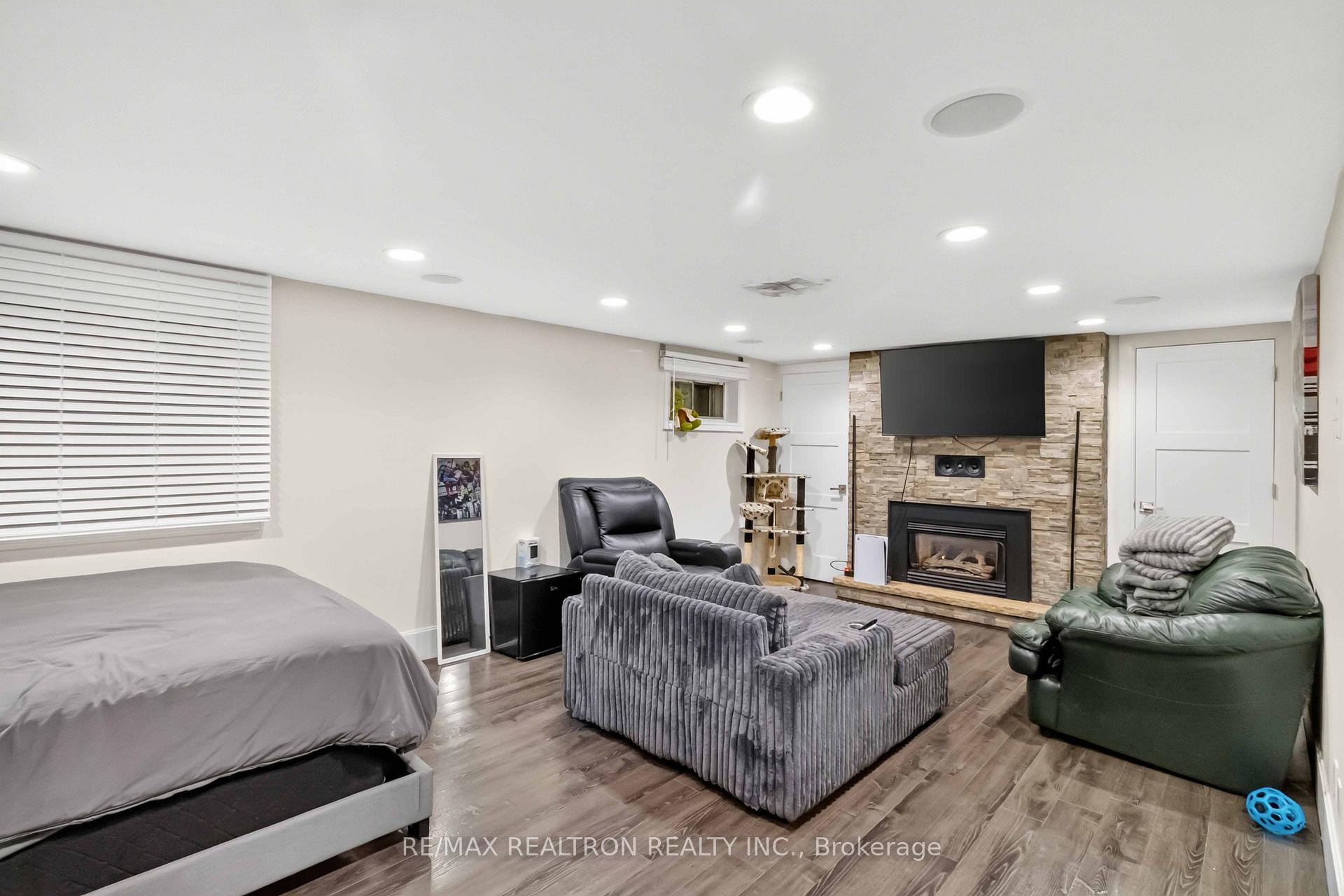 Photo 22 of 219 Bay Thorn Drive, Markham, Royal Orchard — HOMEH