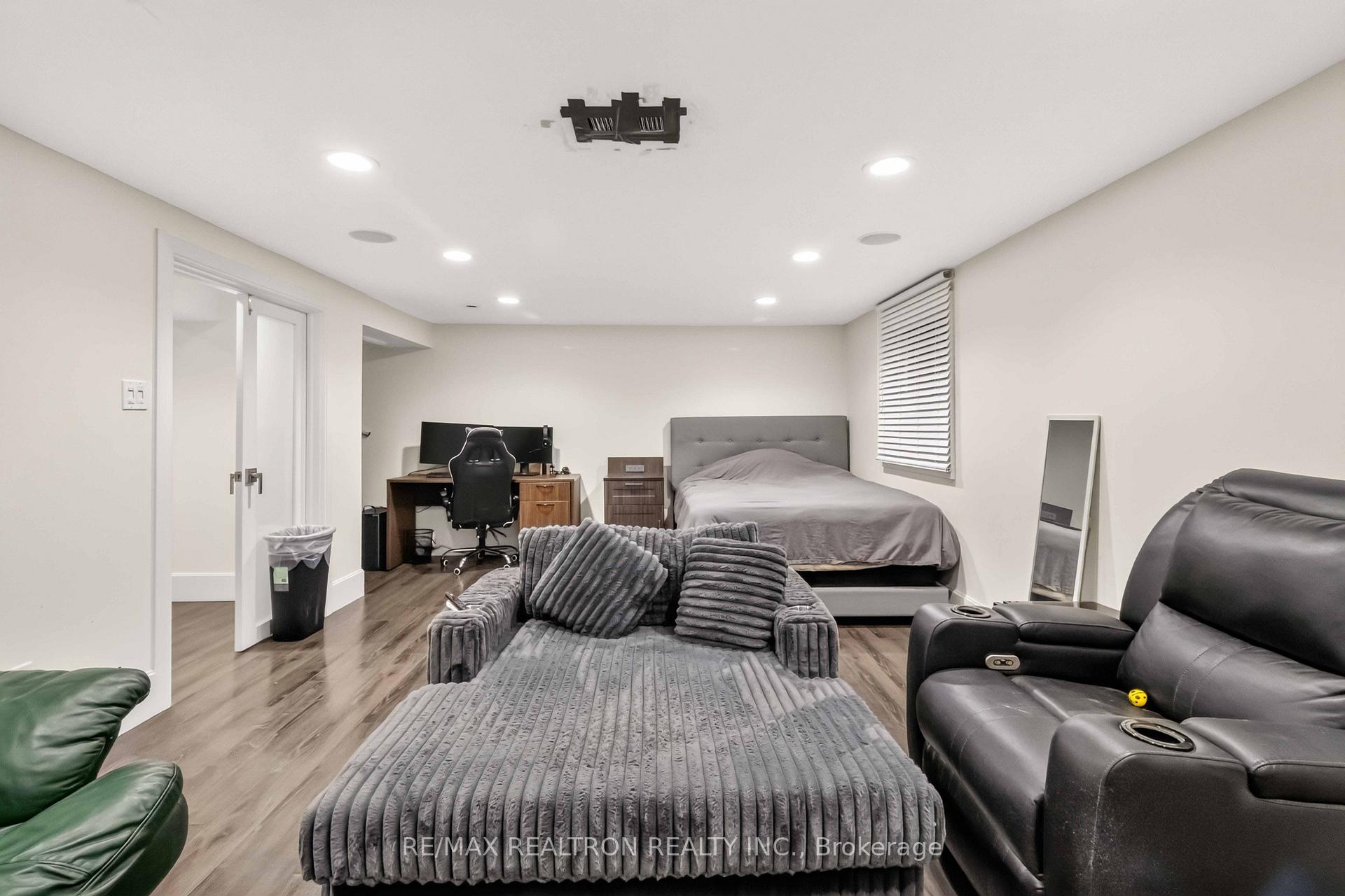 Photo 23 of 219 Bay Thorn Drive, Markham, Royal Orchard — HOMEH