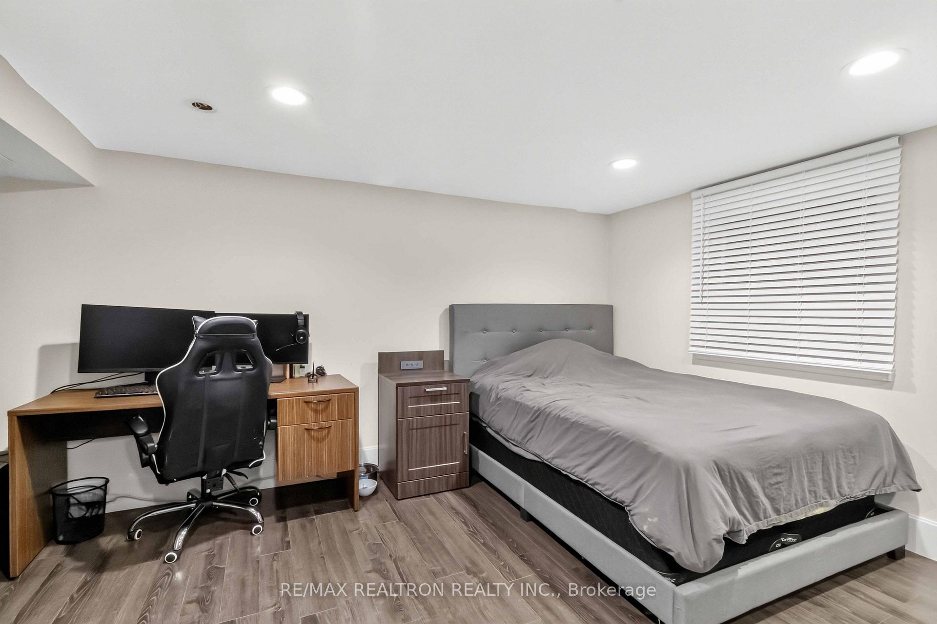 Photo 24 of 219 Bay Thorn Drive, Markham, Royal Orchard — HOMEH