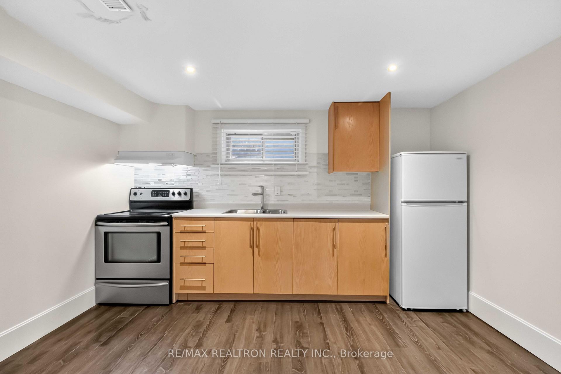 Photo 25 of 219 Bay Thorn Drive, Markham, Royal Orchard — HOMEH