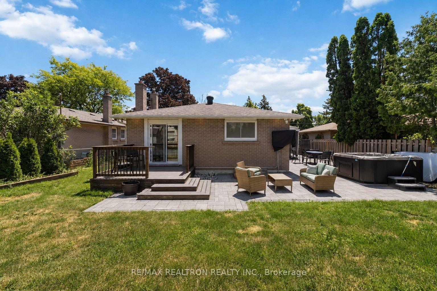 Photo 32 of 219 Bay Thorn Drive, Markham, Royal Orchard — HOMEH