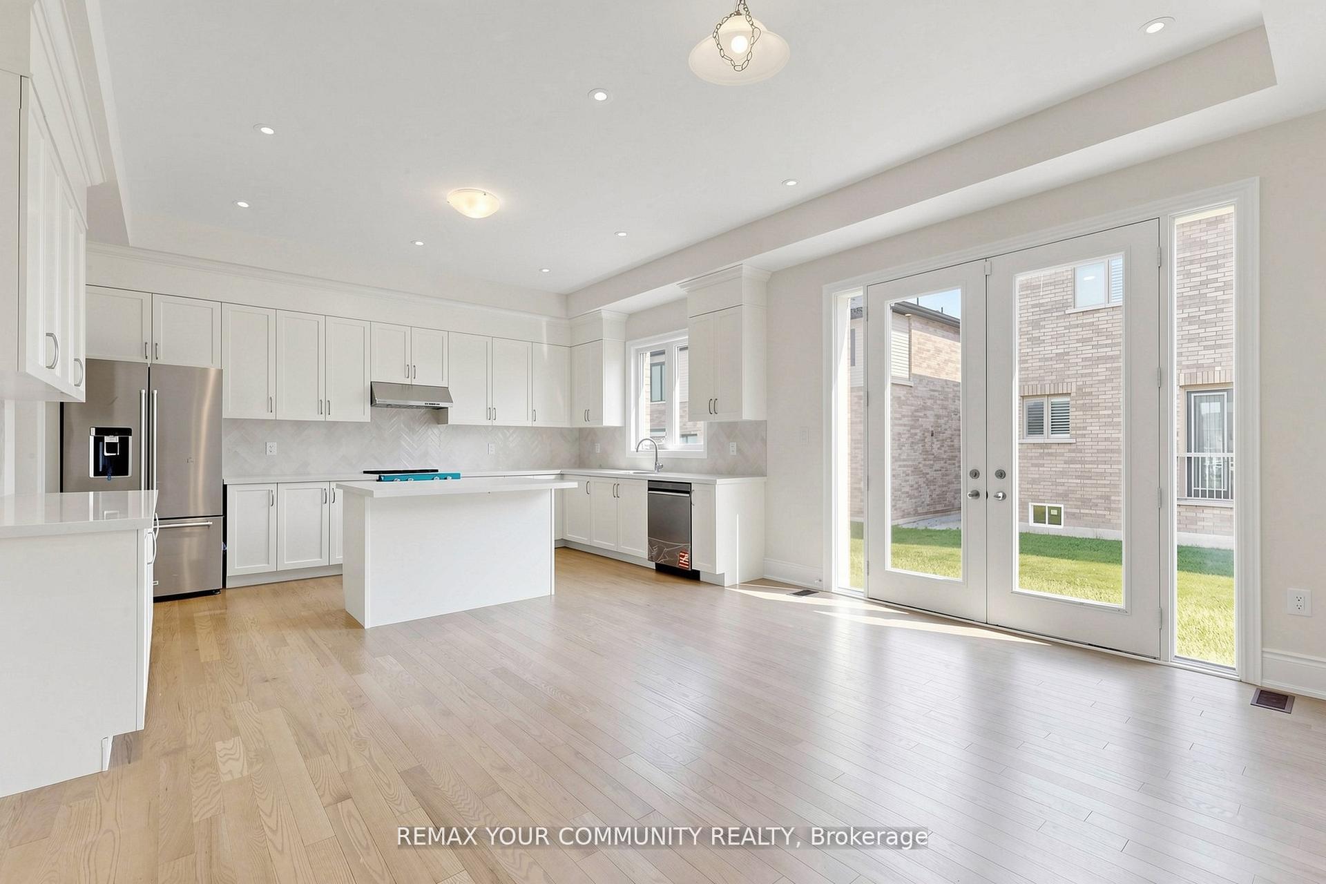 Photo 6 of 31 Lorrain Hand Crescent, Georgina, Keswick South — HOMEH