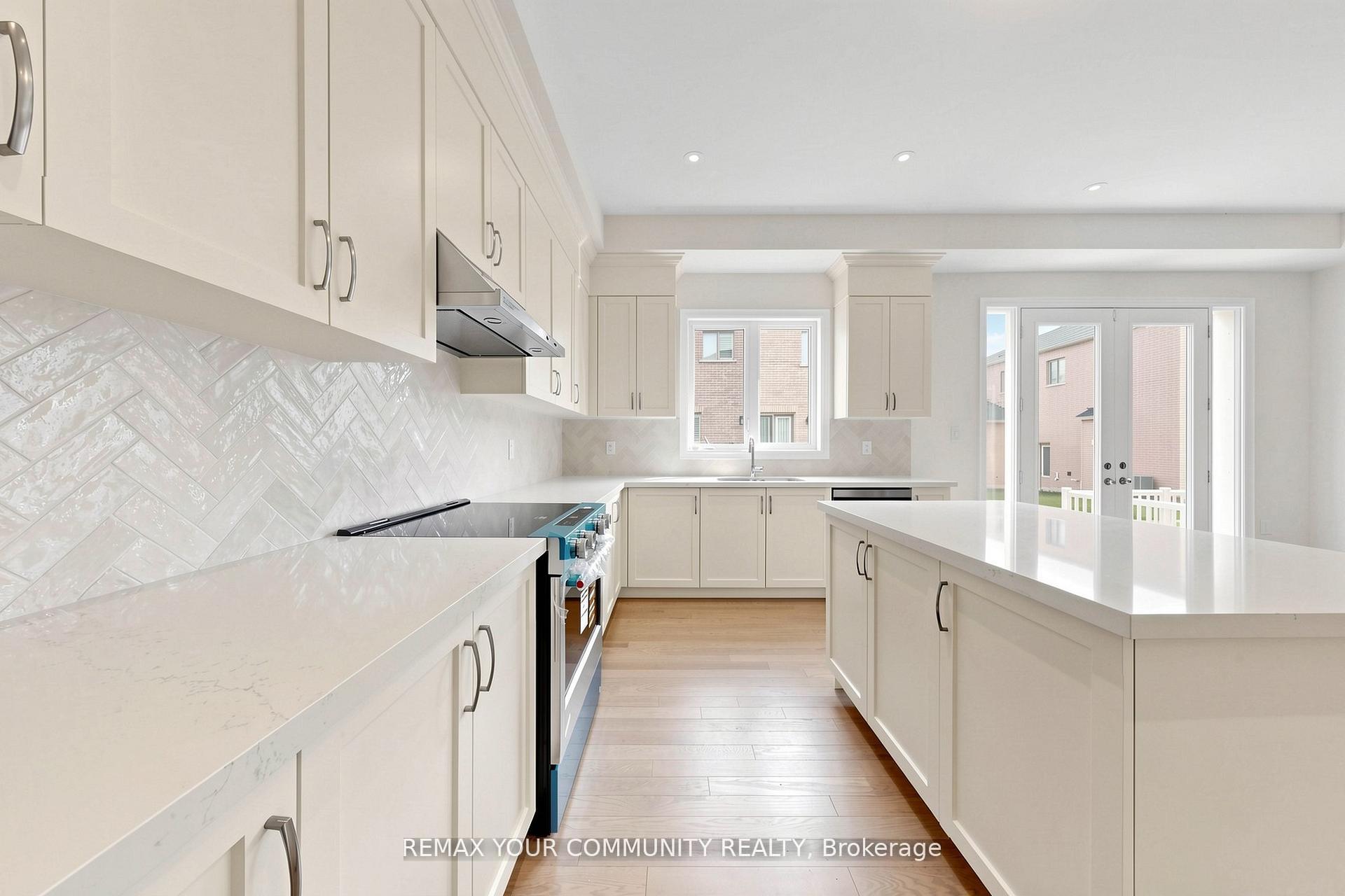 Photo 8 of 31 Lorrain Hand Crescent, Georgina, Keswick South — HOMEH