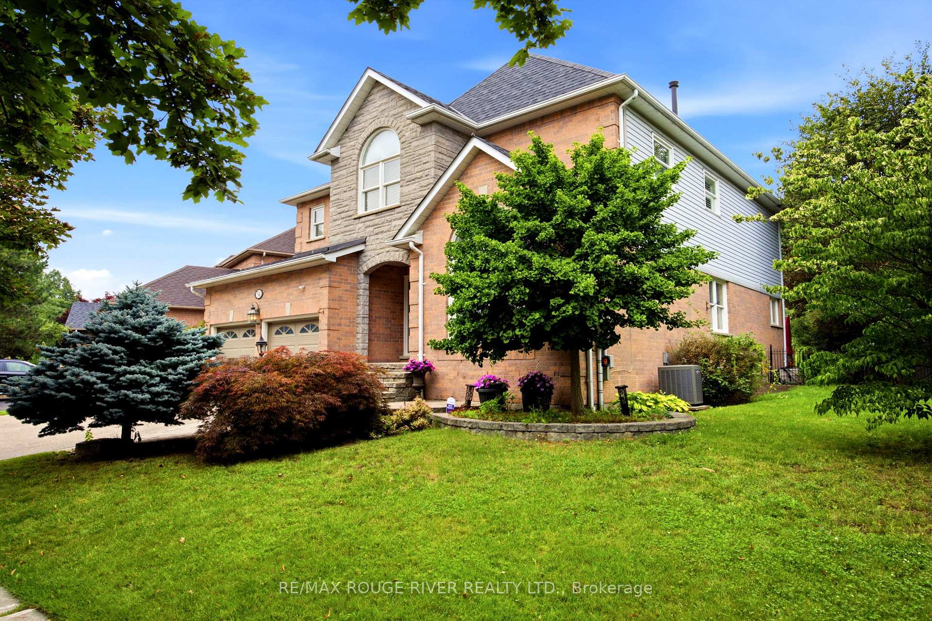 Photo 3 of 34 Kennett Drive, Whitby, Lynde Creek — HOMEH
