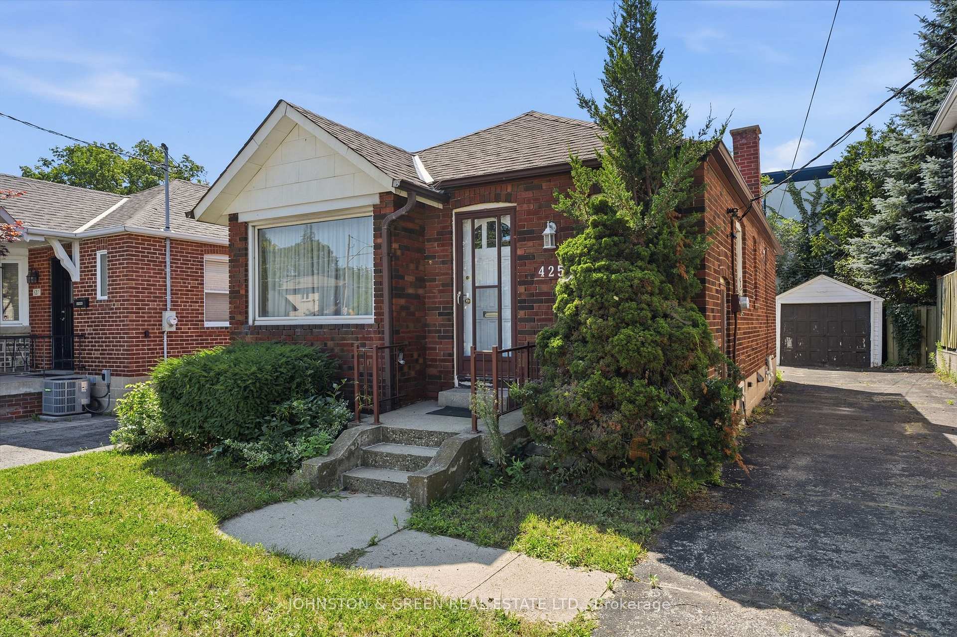Photo 2 of 425 O'Connor Drive, Toronto, East York — HOMEH