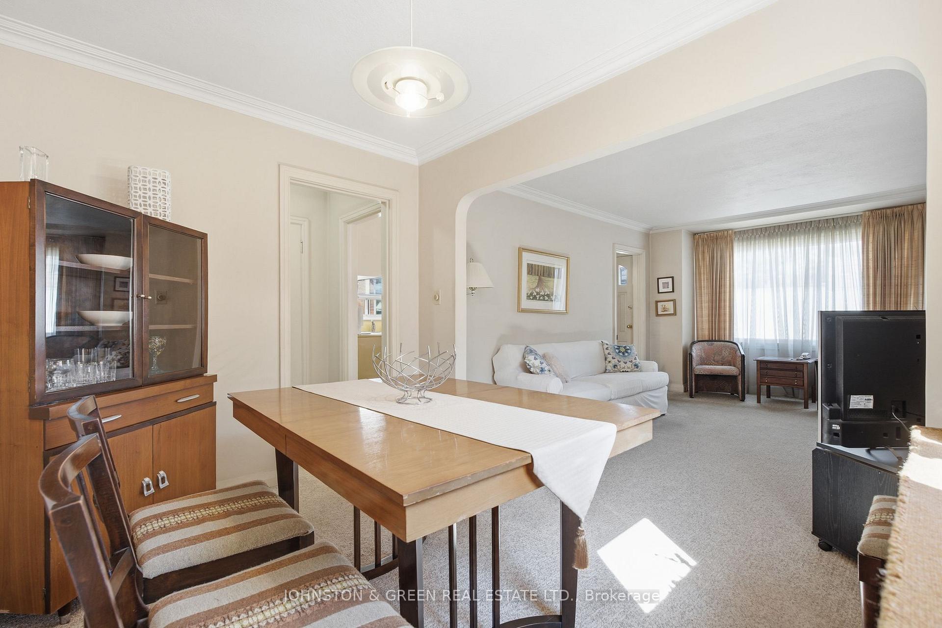 Photo 10 of 425 O'Connor Drive, Toronto, East York — HOMEH
