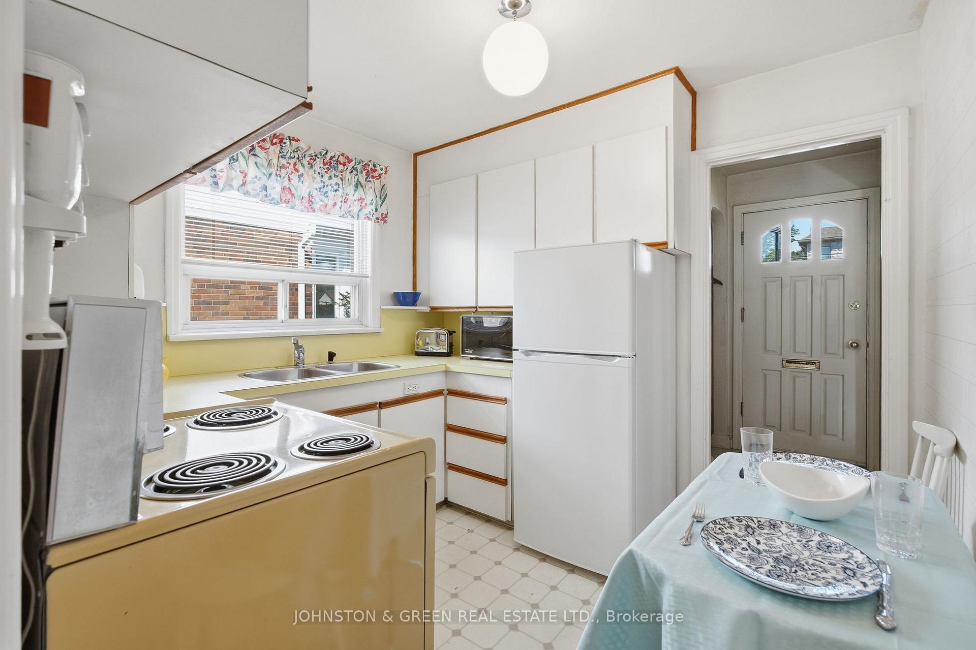 Photo 12 of 425 O'Connor Drive, Toronto, East York — HOMEH