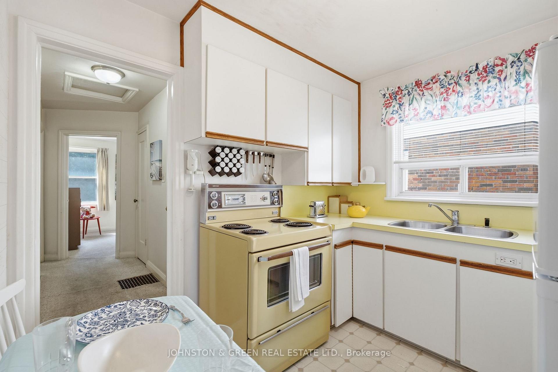 Photo 13 of 425 O'Connor Drive, Toronto, East York — HOMEH
