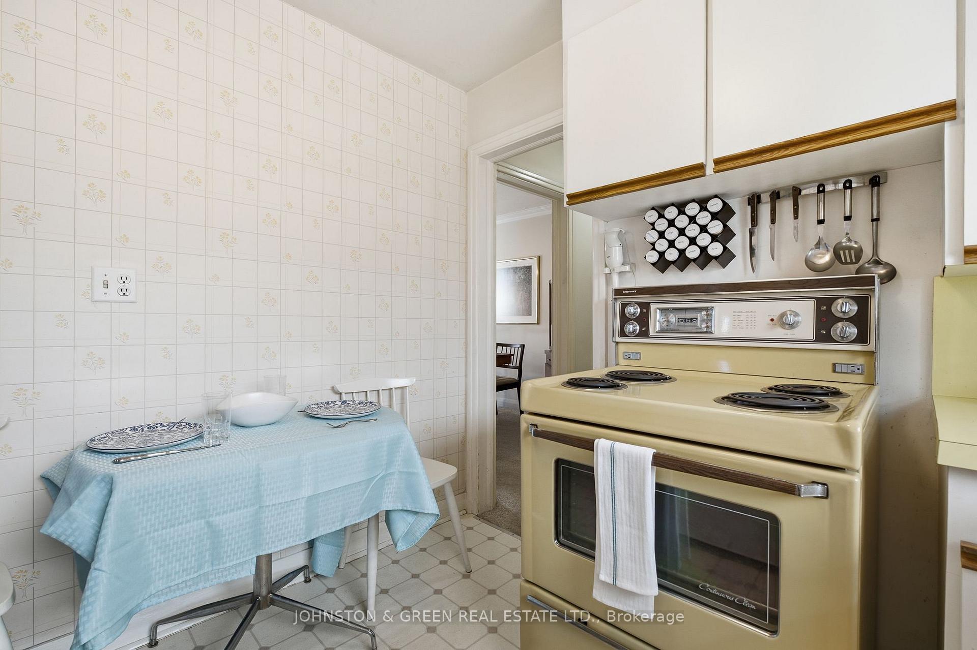 Photo 16 of 425 O'Connor Drive, Toronto, East York — HOMEH