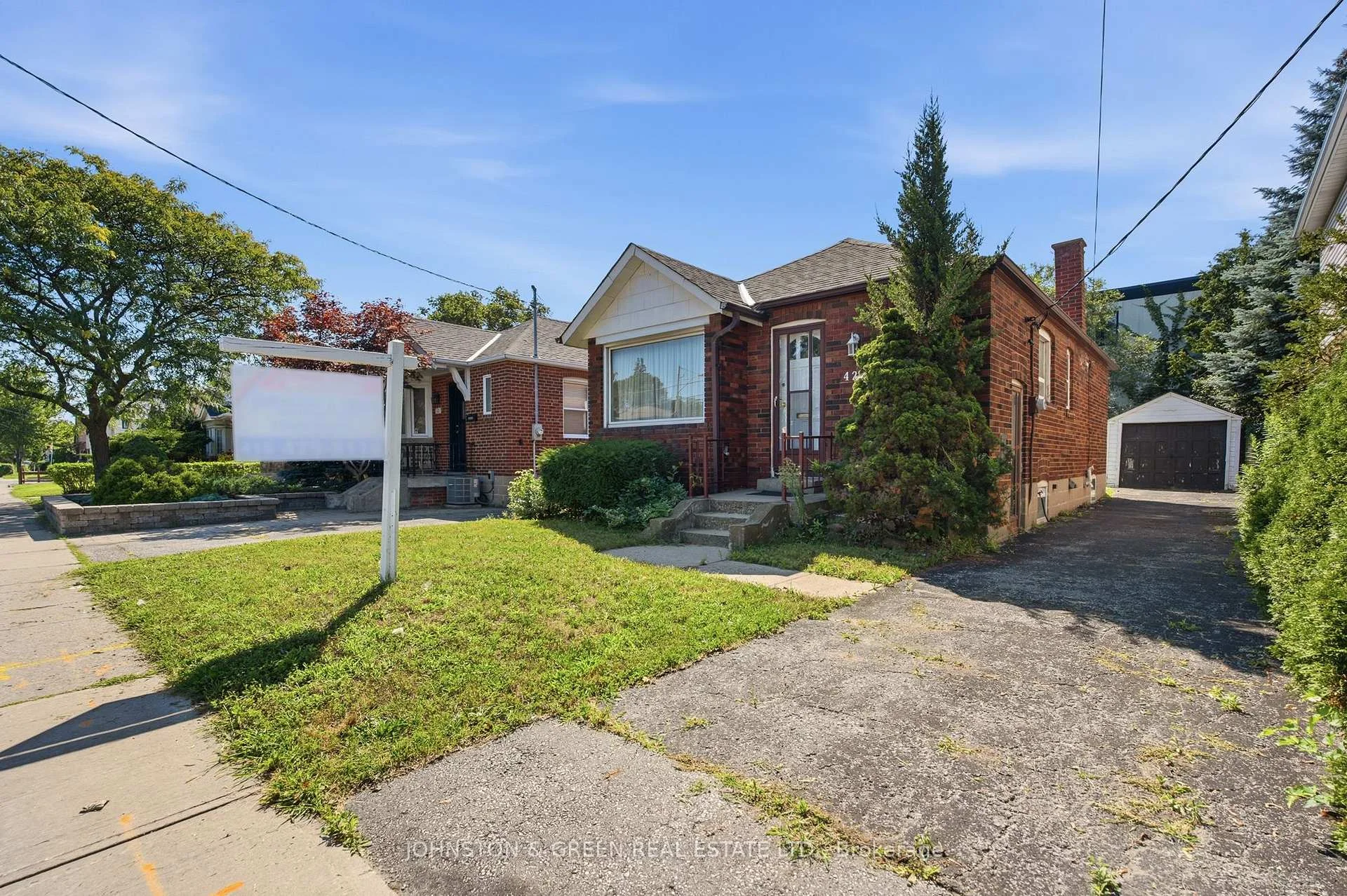 Photo 4 of 425 O'Connor Drive, Toronto, East York — HOMEH