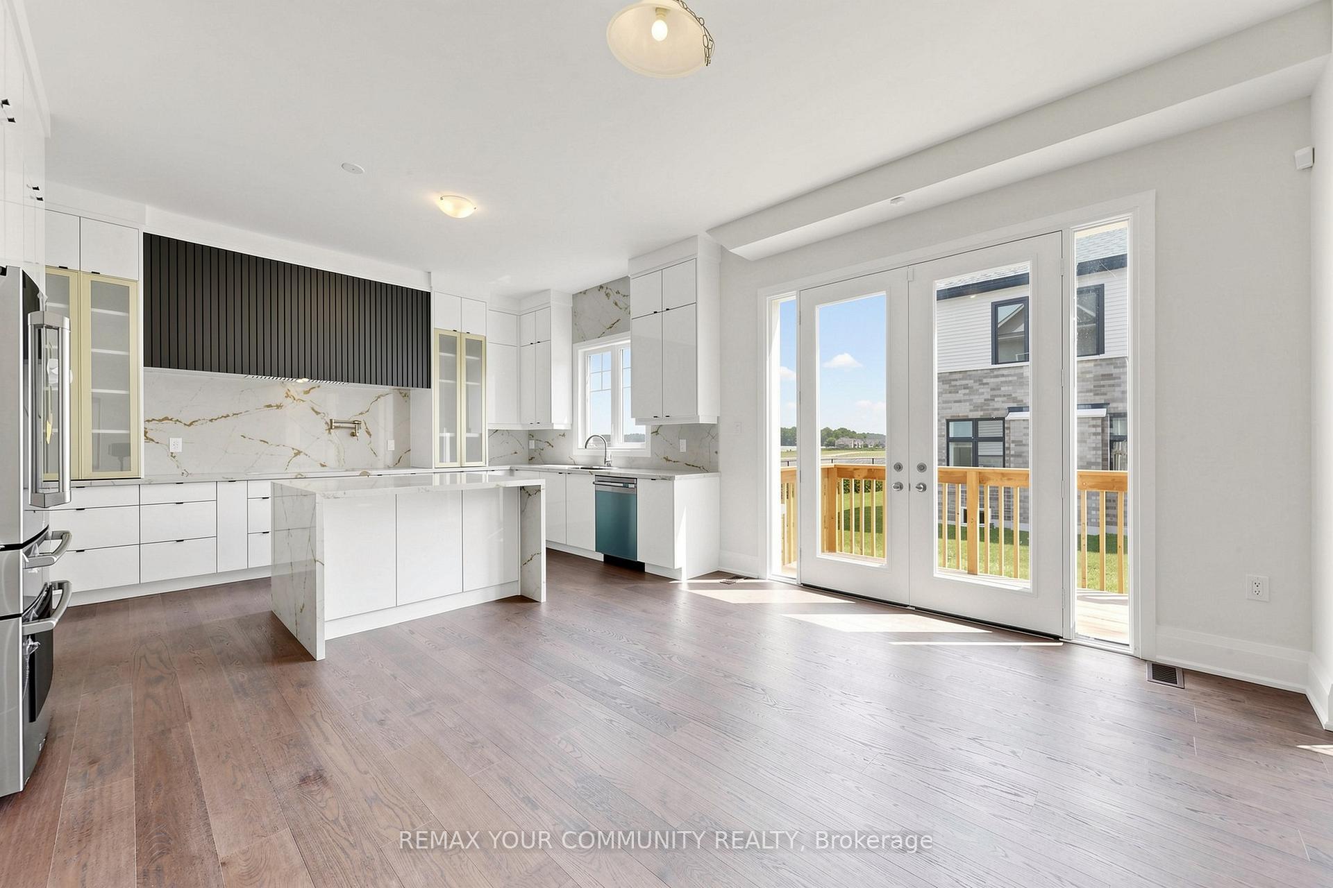 Photo 9 of 33 Lorrain Hand Crescent, Georgina, Keswick South — HOMEH