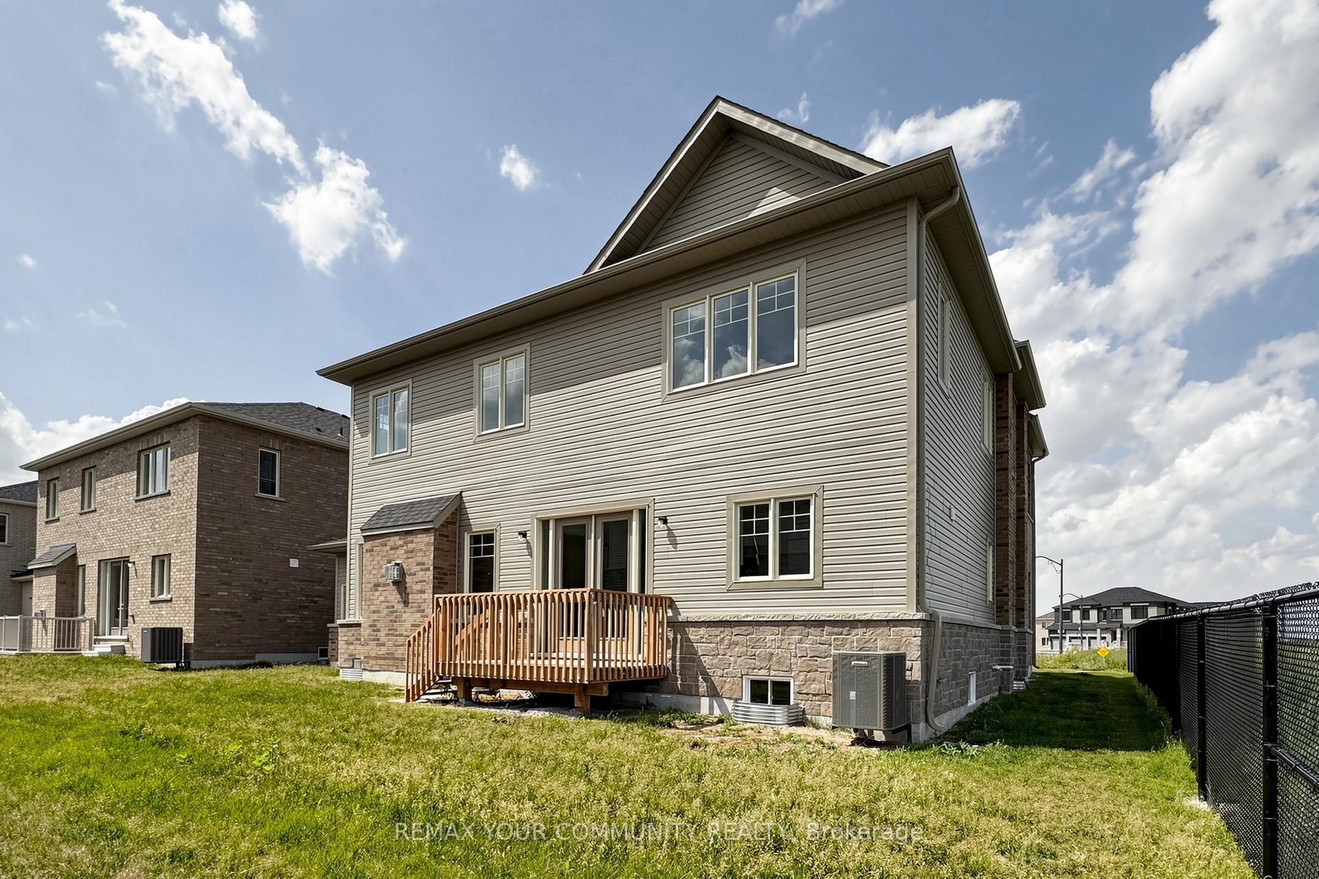 Photo 29 of 33 Lorrain Hand Crescent, Georgina, Keswick South — HOMEH