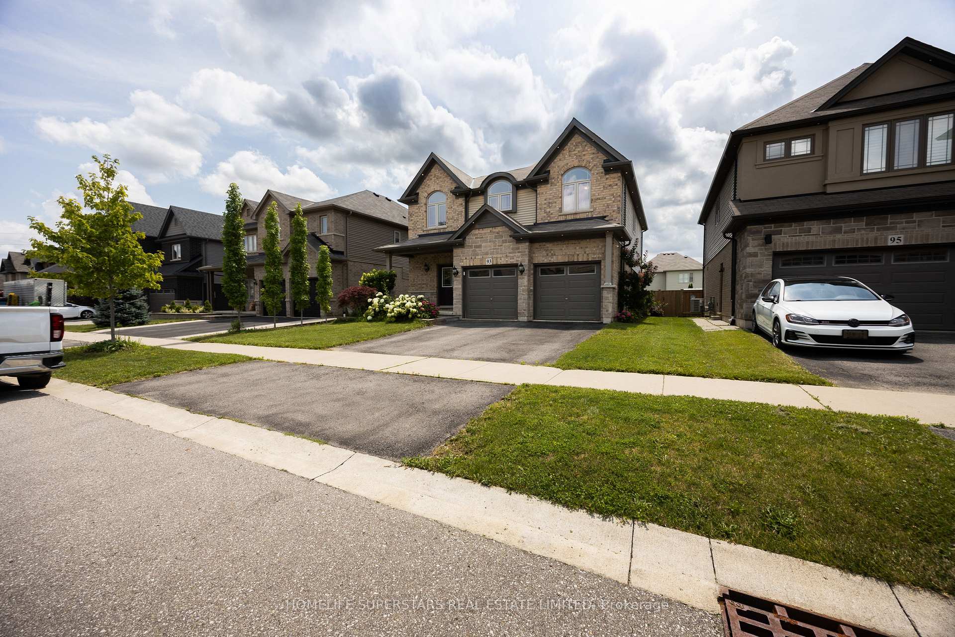 Photo 2 of 93 Lorne Card Drive, Brant, Paris — HOMEH