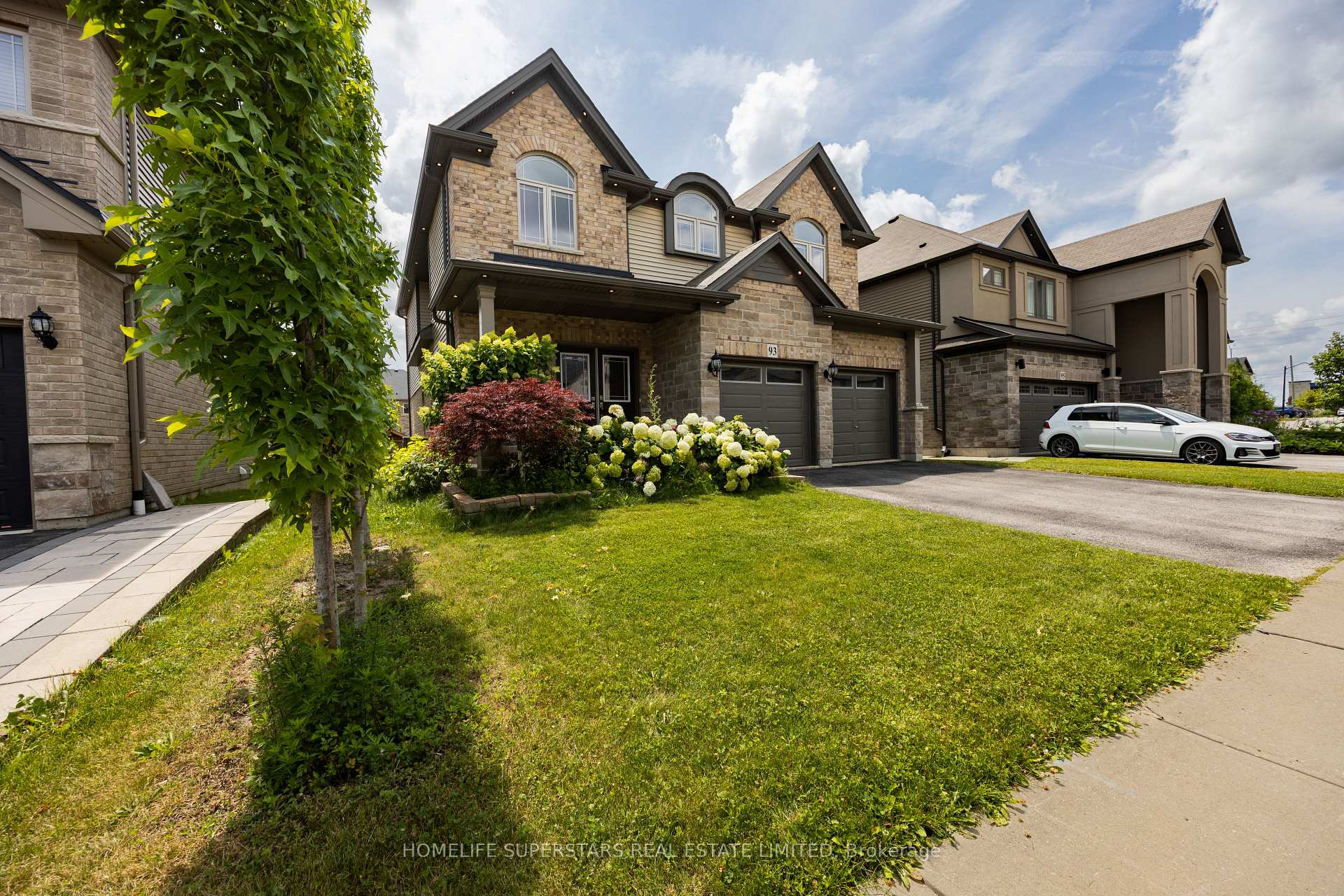 Photo 3 of 93 Lorne Card Drive, Brant, Paris — HOMEH