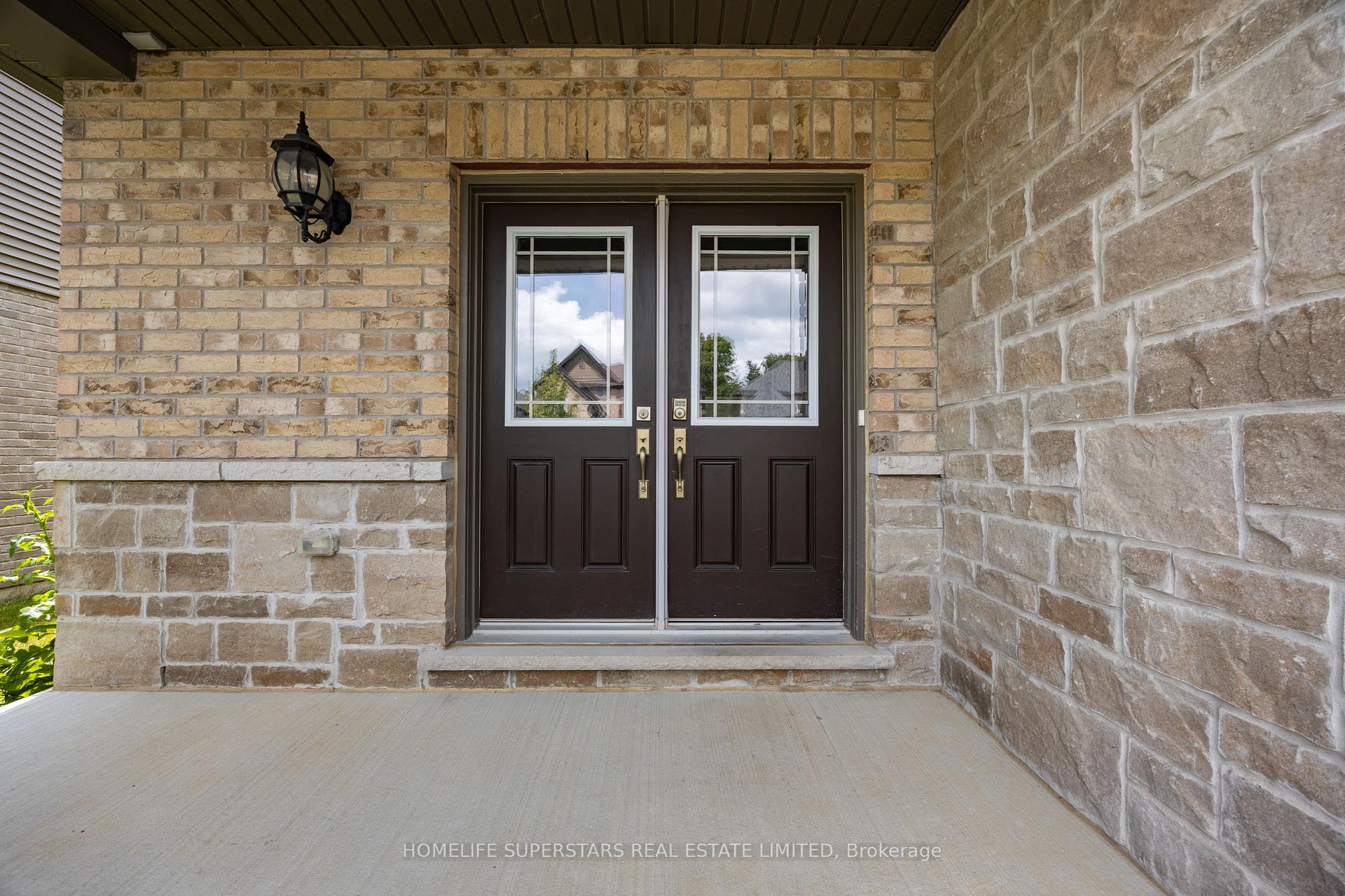 Photo 4 of 93 Lorne Card Drive, Brant, Paris — HOMEH