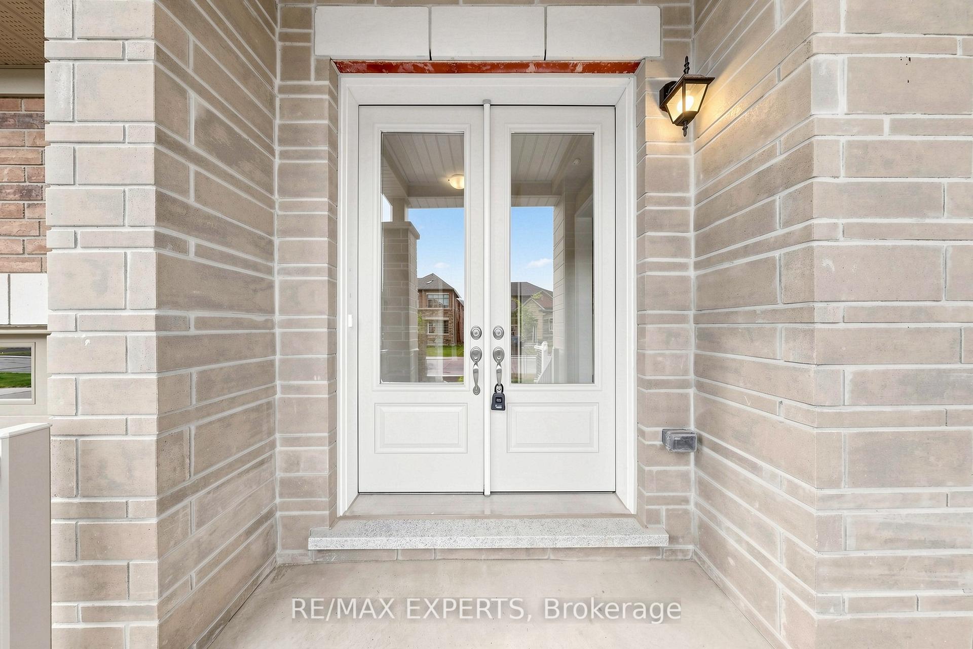 Photo 5 of 60 Bud Leggett Crescent, Georgina, Keswick South — HOMEH