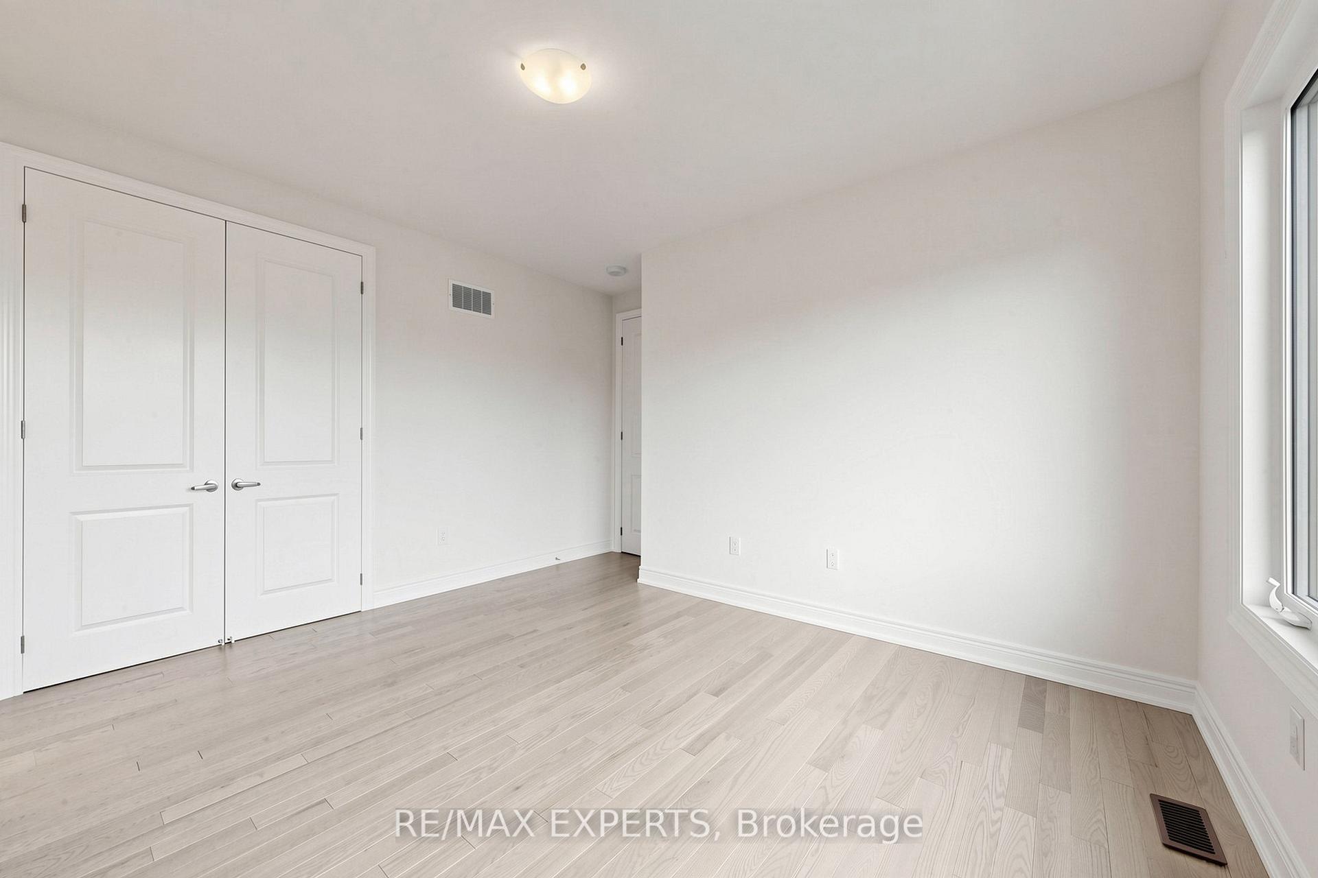 Photo 43 of 60 Bud Leggett Crescent, Georgina, Keswick South — HOMEH