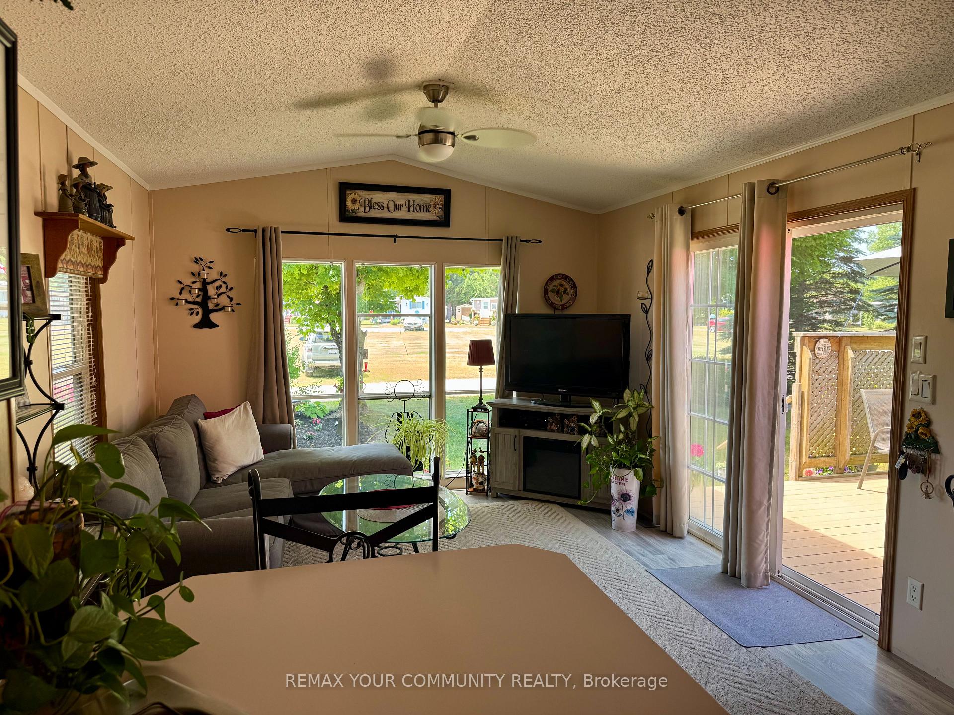 Photo 12 of Unit 324, 285 Crydermans Side Road, Georgina, Baldwin — HOMEH