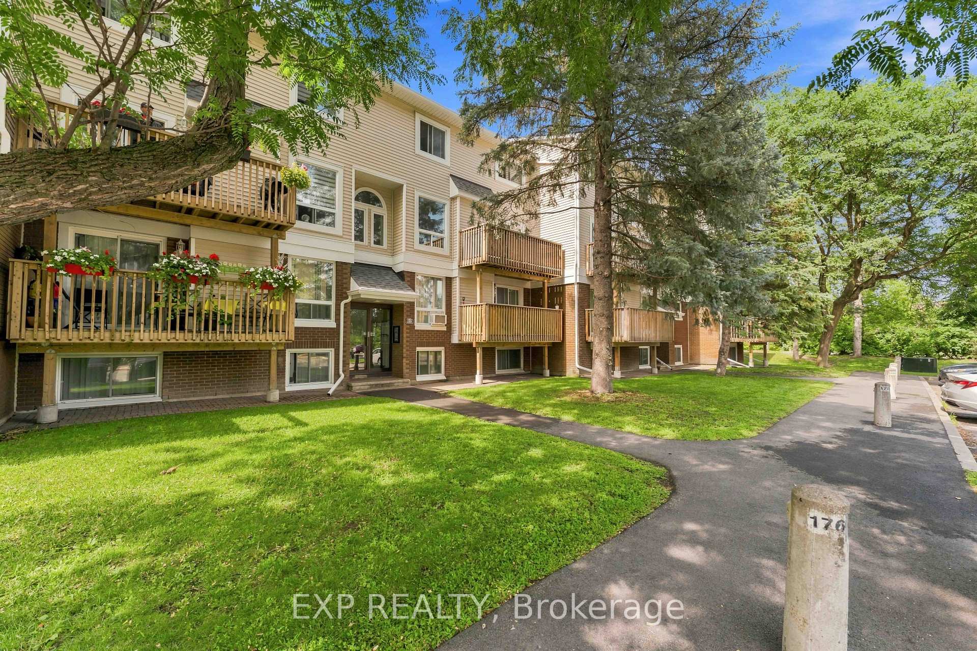 Photo of Unit 2, 320 Fenerty Court