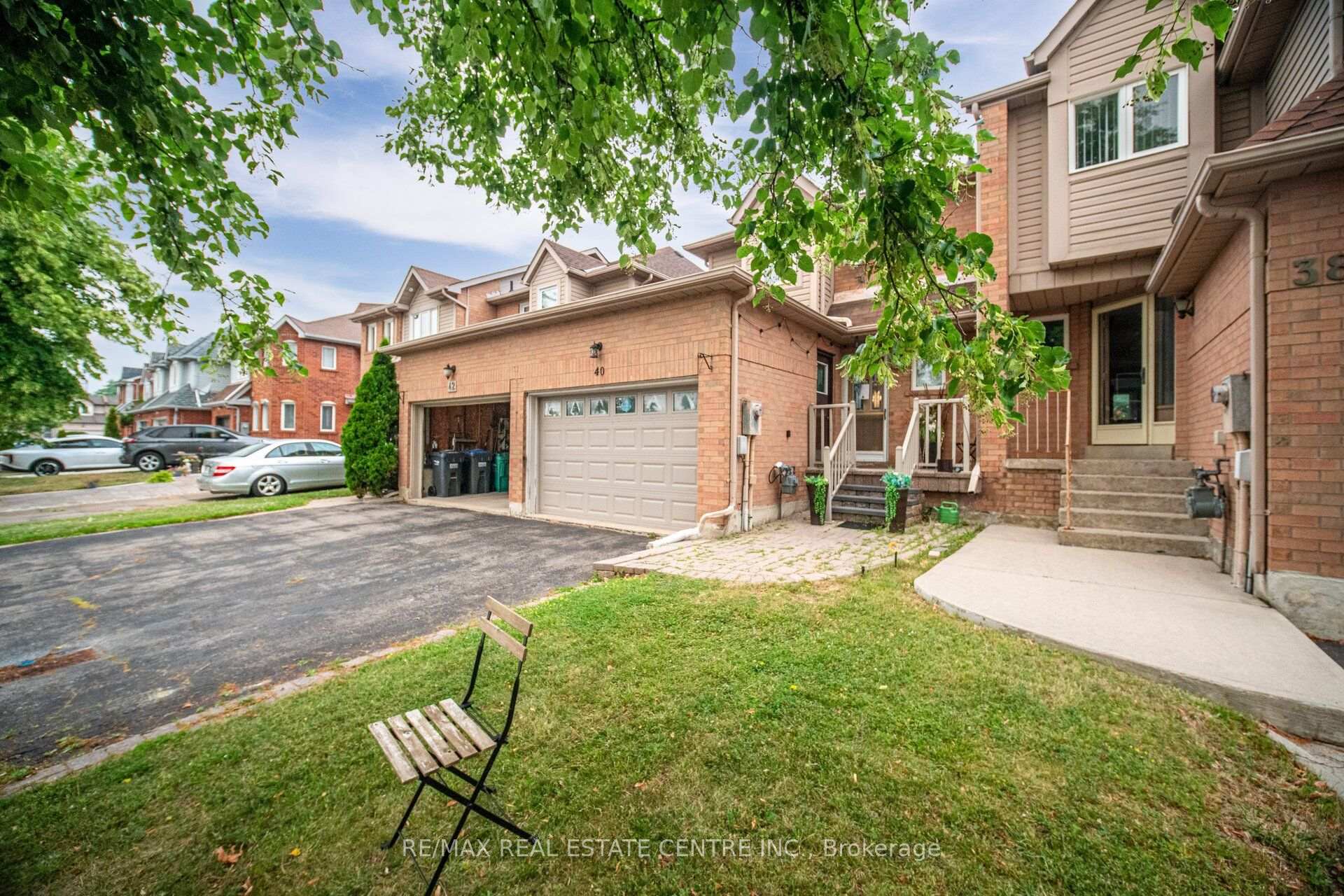 Photo 2 of 40 Langdale Crescent, Brampton, Fletcher's West — HOMEH