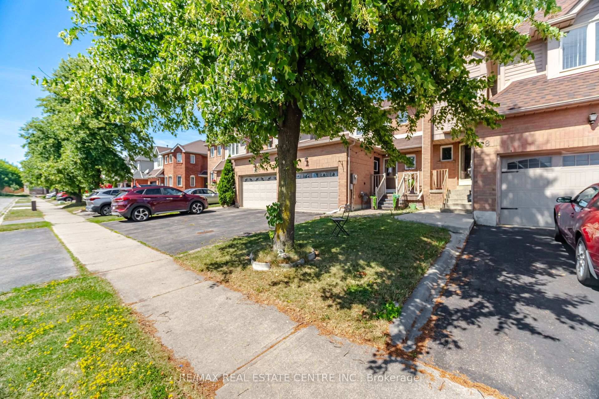 Photo 5 of 40 Langdale Crescent, Brampton, Fletcher's West — HOMEH