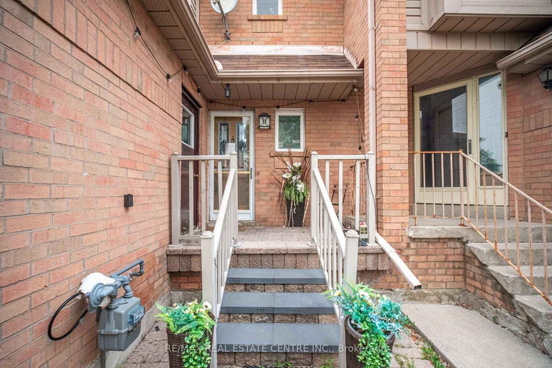 Photo 6 of 40 Langdale Crescent, Brampton, Fletcher's West — HOMEH