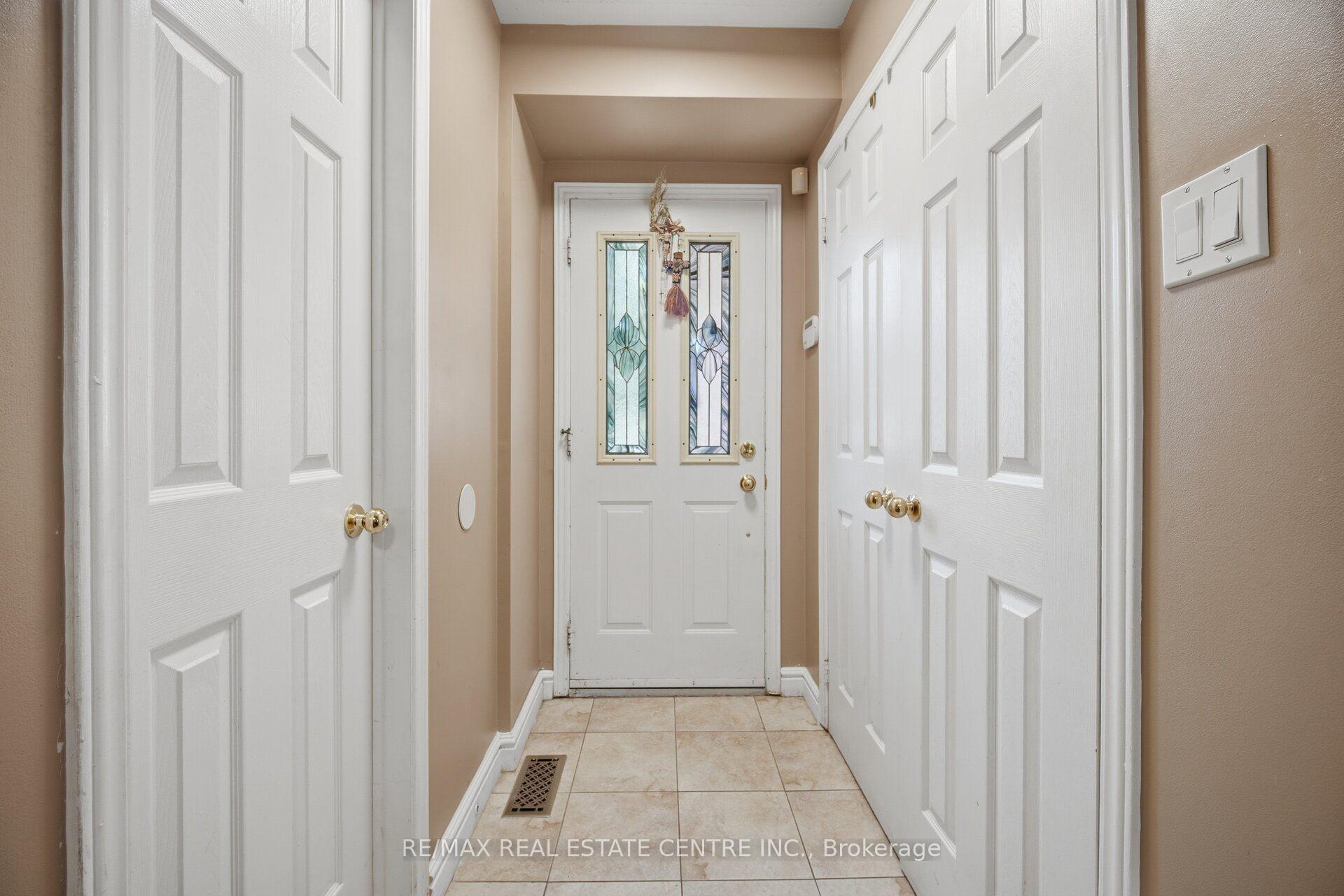 Photo 8 of 40 Langdale Crescent, Brampton, Fletcher's West — HOMEH