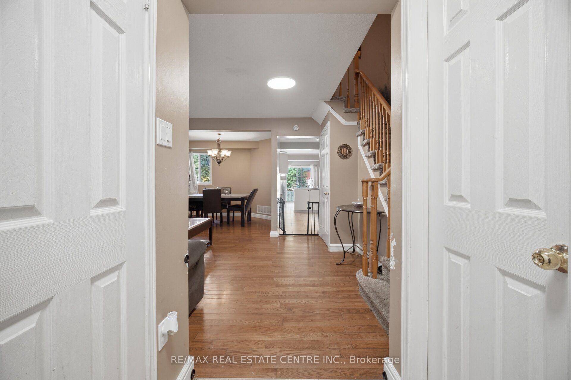 Photo 9 of 40 Langdale Crescent, Brampton, Fletcher's West — HOMEH