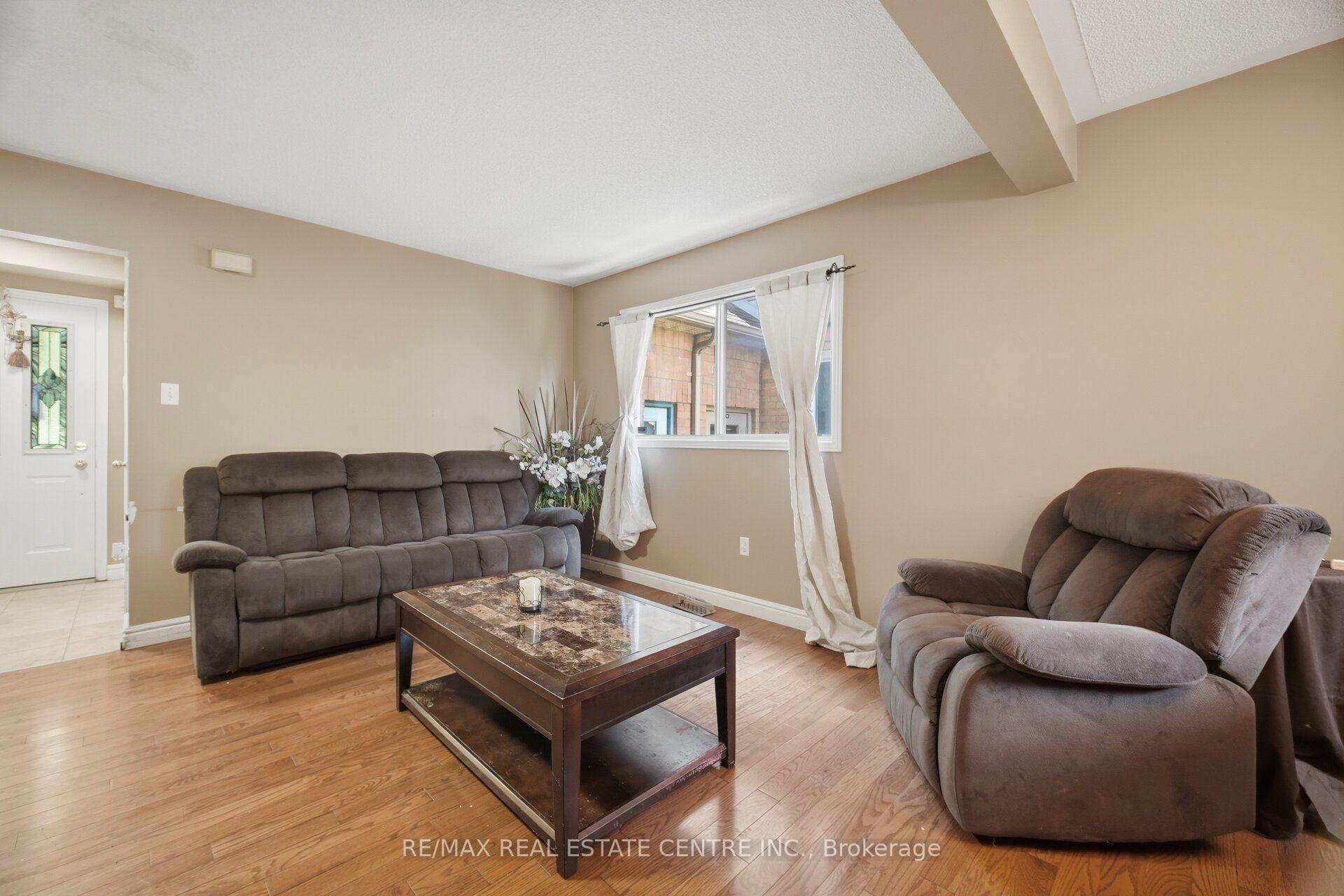 Photo 10 of 40 Langdale Crescent, Brampton, Fletcher's West — HOMEH