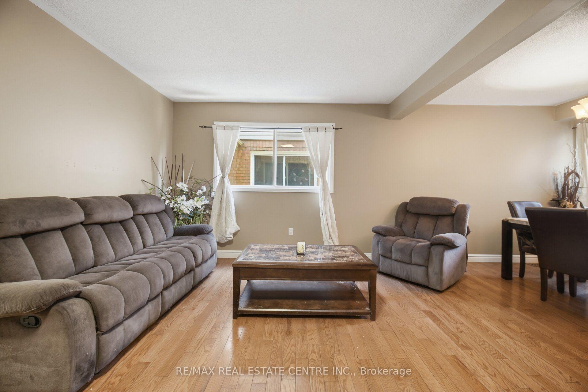 Photo 11 of 40 Langdale Crescent, Brampton, Fletcher's West — HOMEH