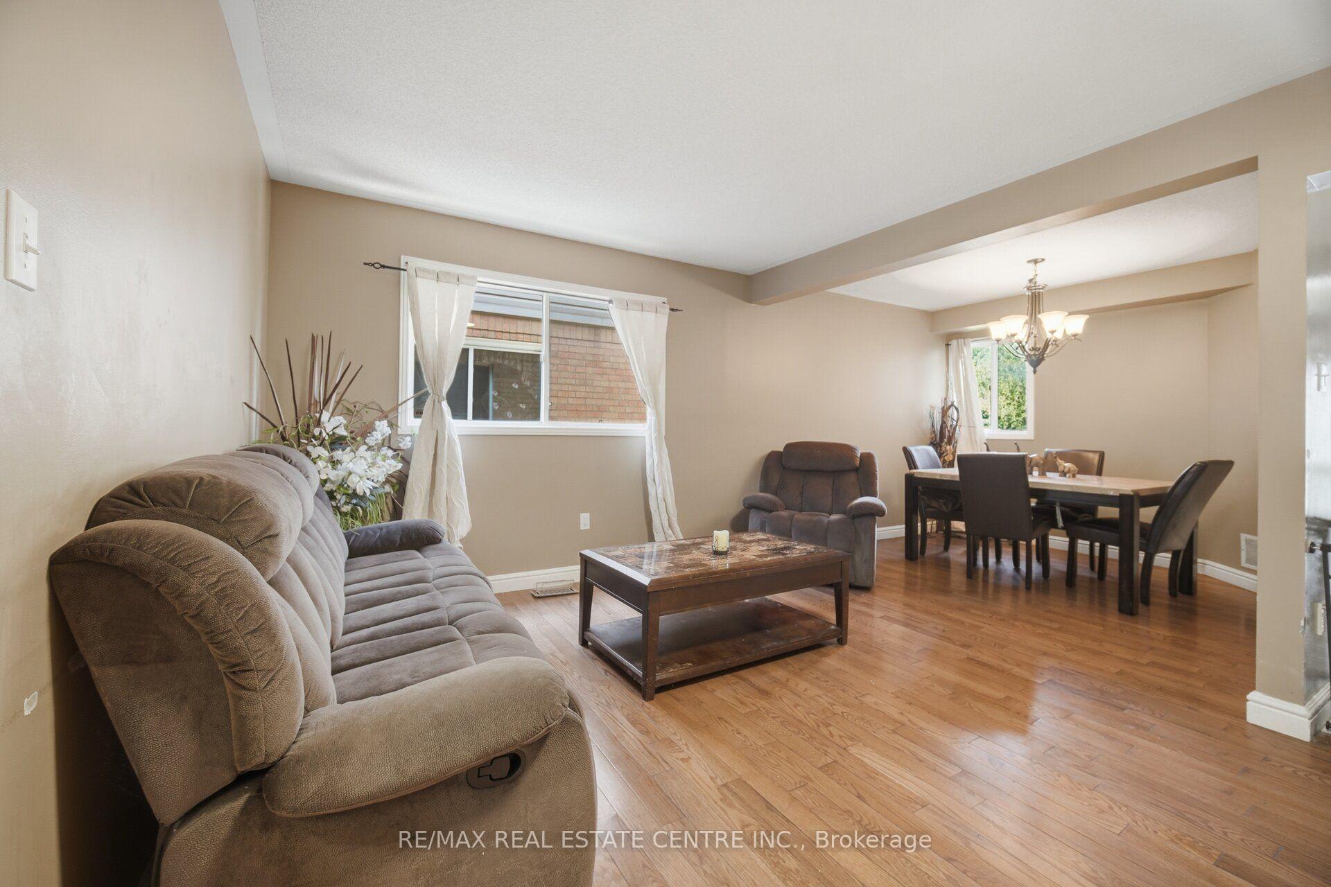 Photo 12 of 40 Langdale Crescent, Brampton, Fletcher's West — HOMEH