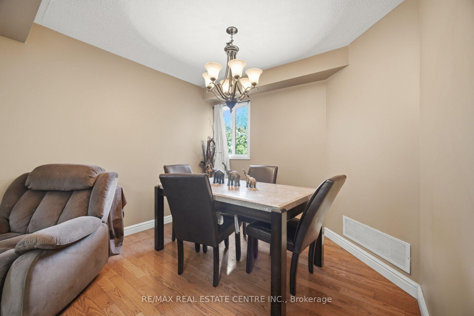 Photo 13 of 40 Langdale Crescent, Brampton, Fletcher's West — HOMEH