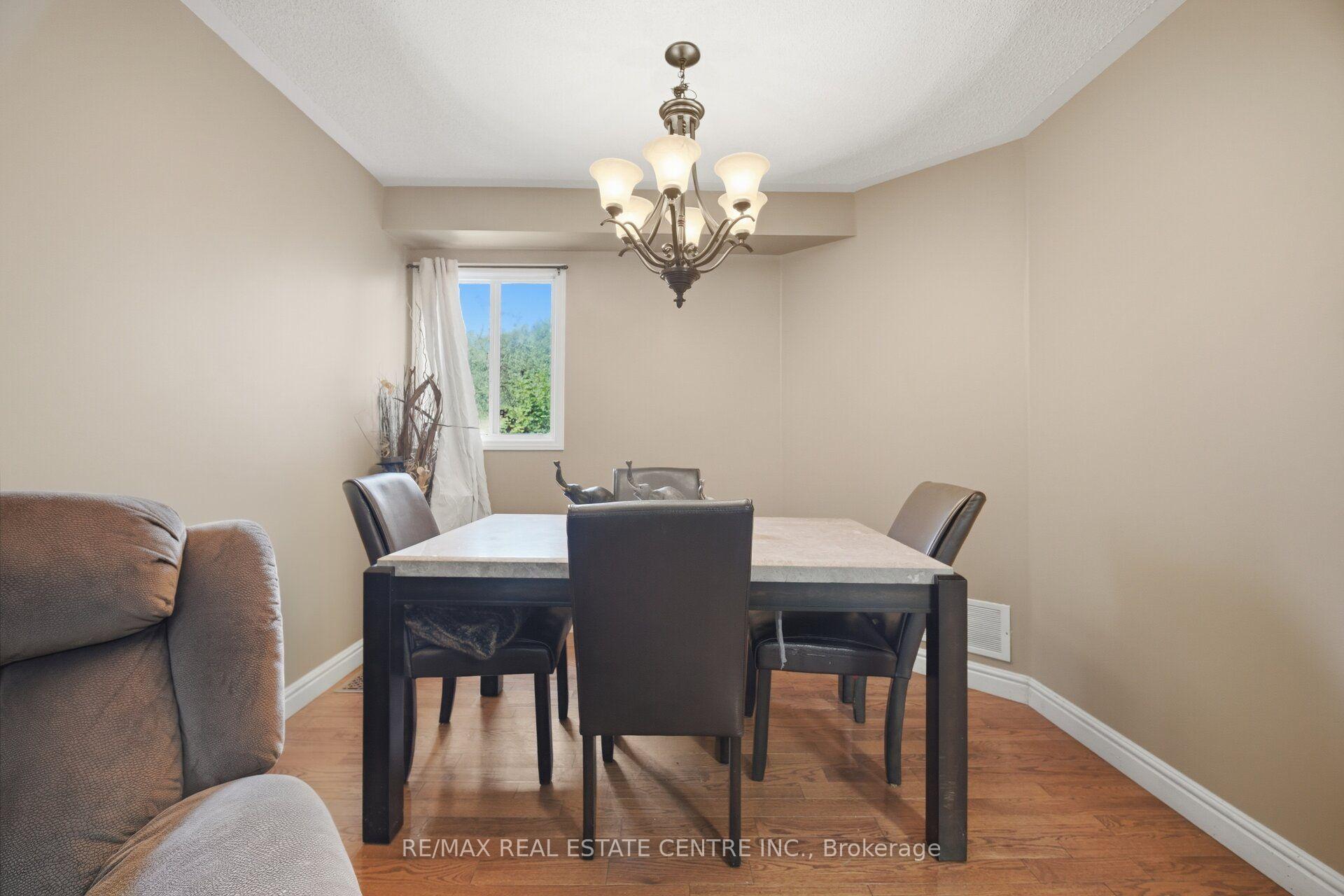 Photo 14 of 40 Langdale Crescent, Brampton, Fletcher's West — HOMEH