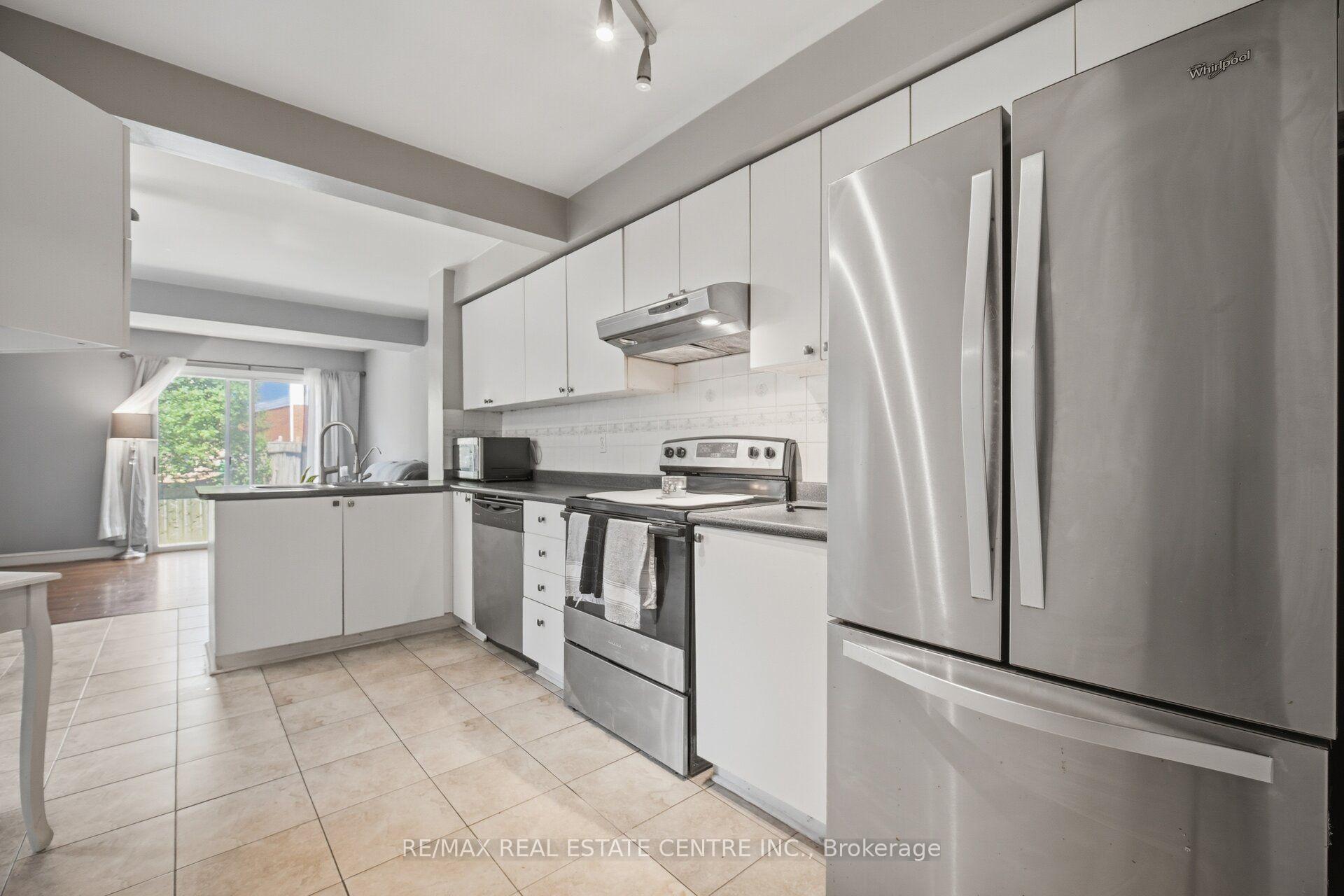 Photo 17 of 40 Langdale Crescent, Brampton, Fletcher's West — HOMEH