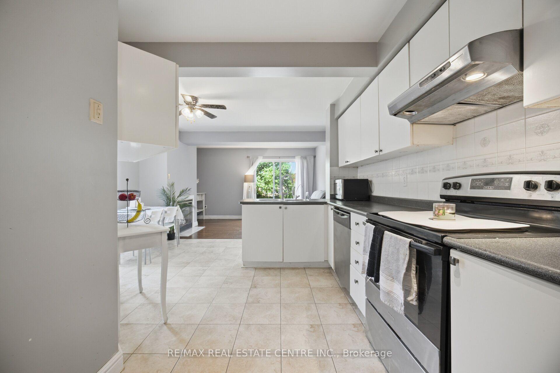 Photo 19 of 40 Langdale Crescent, Brampton, Fletcher's West — HOMEH