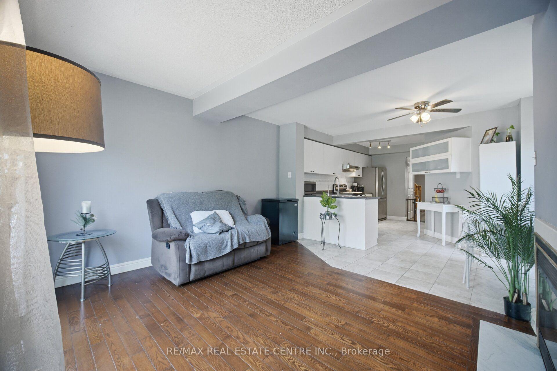 Photo 22 of 40 Langdale Crescent, Brampton, Fletcher's West — HOMEH