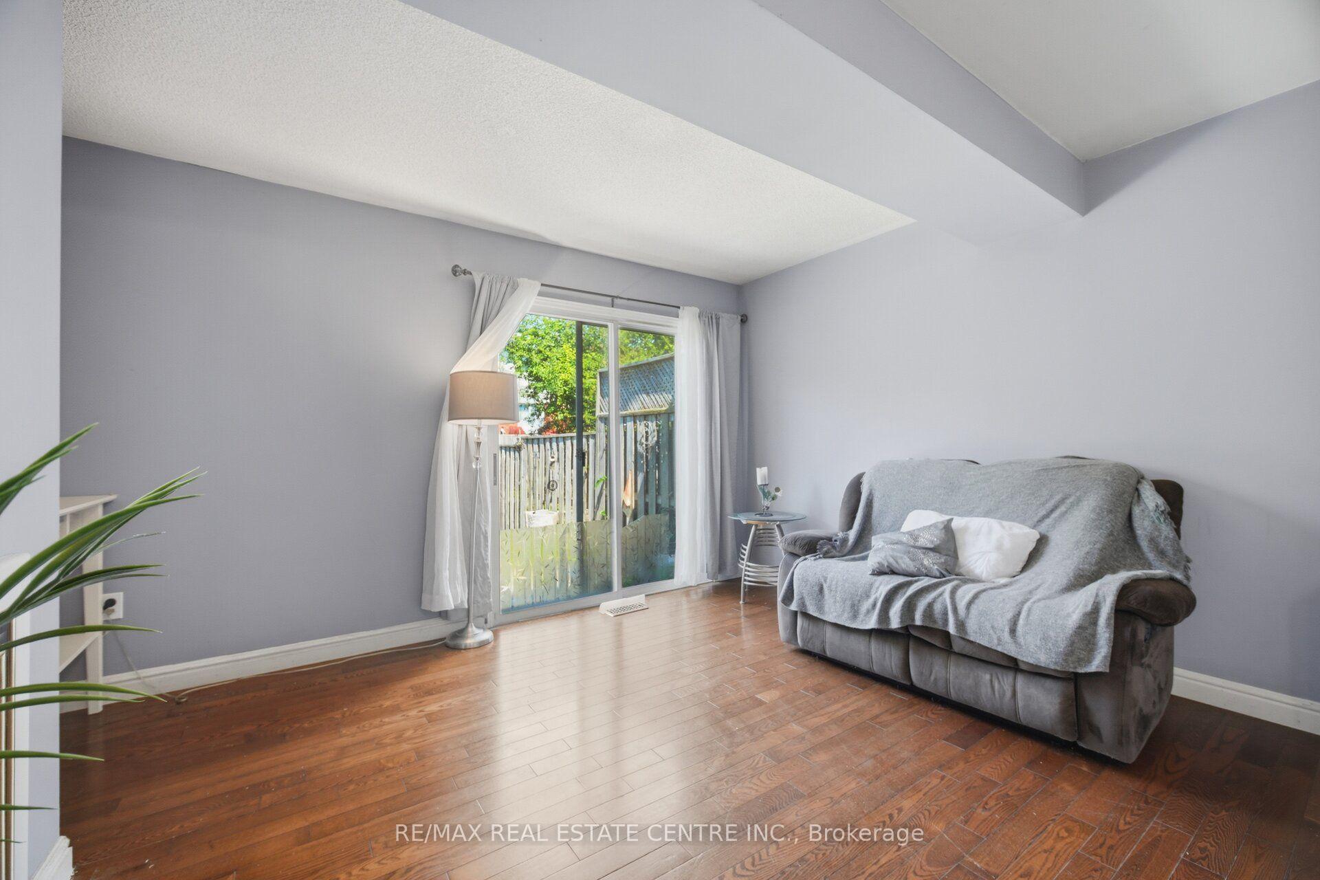 Photo 23 of 40 Langdale Crescent, Brampton, Fletcher's West — HOMEH