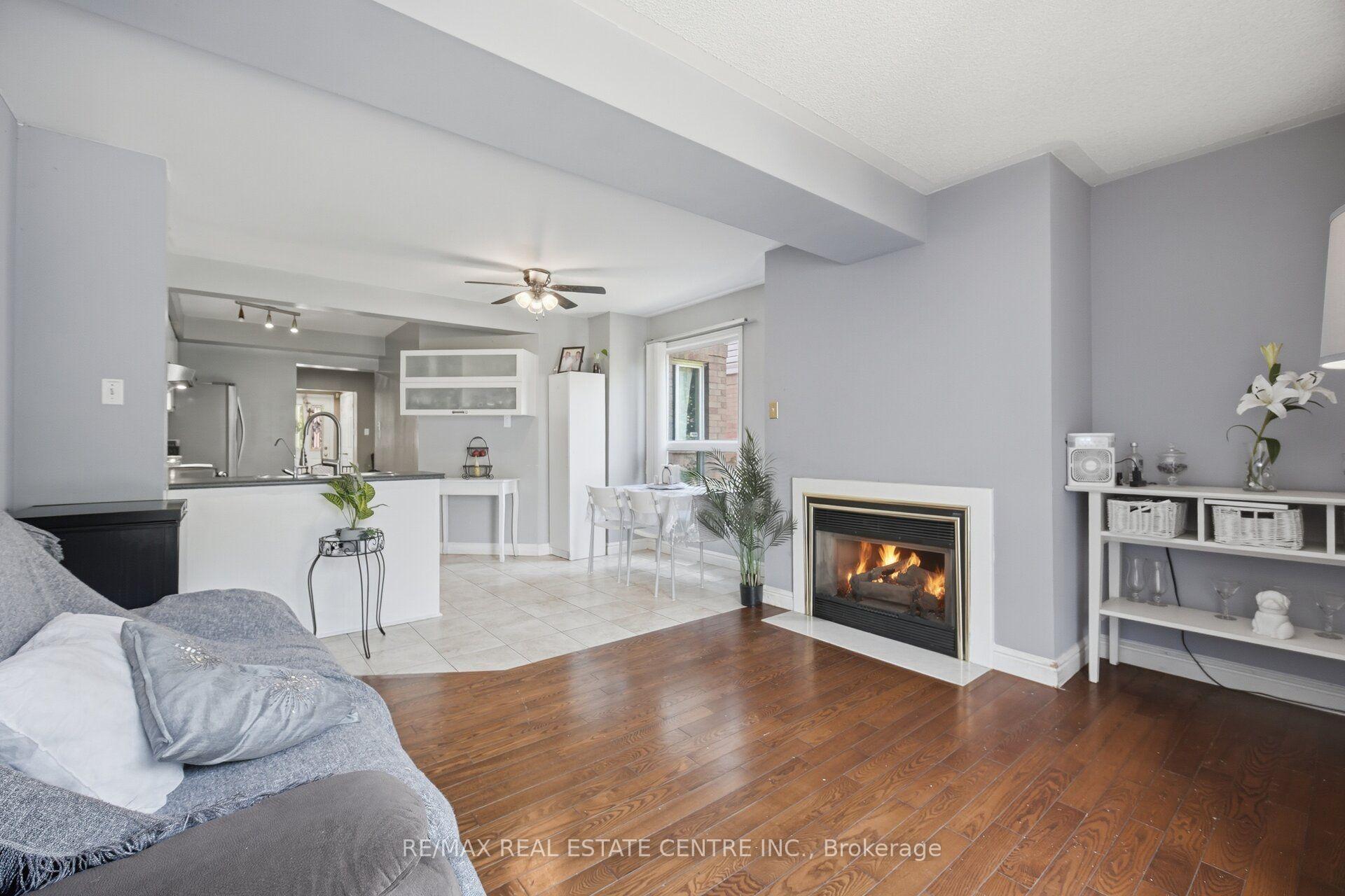Photo 24 of 40 Langdale Crescent, Brampton, Fletcher's West — HOMEH