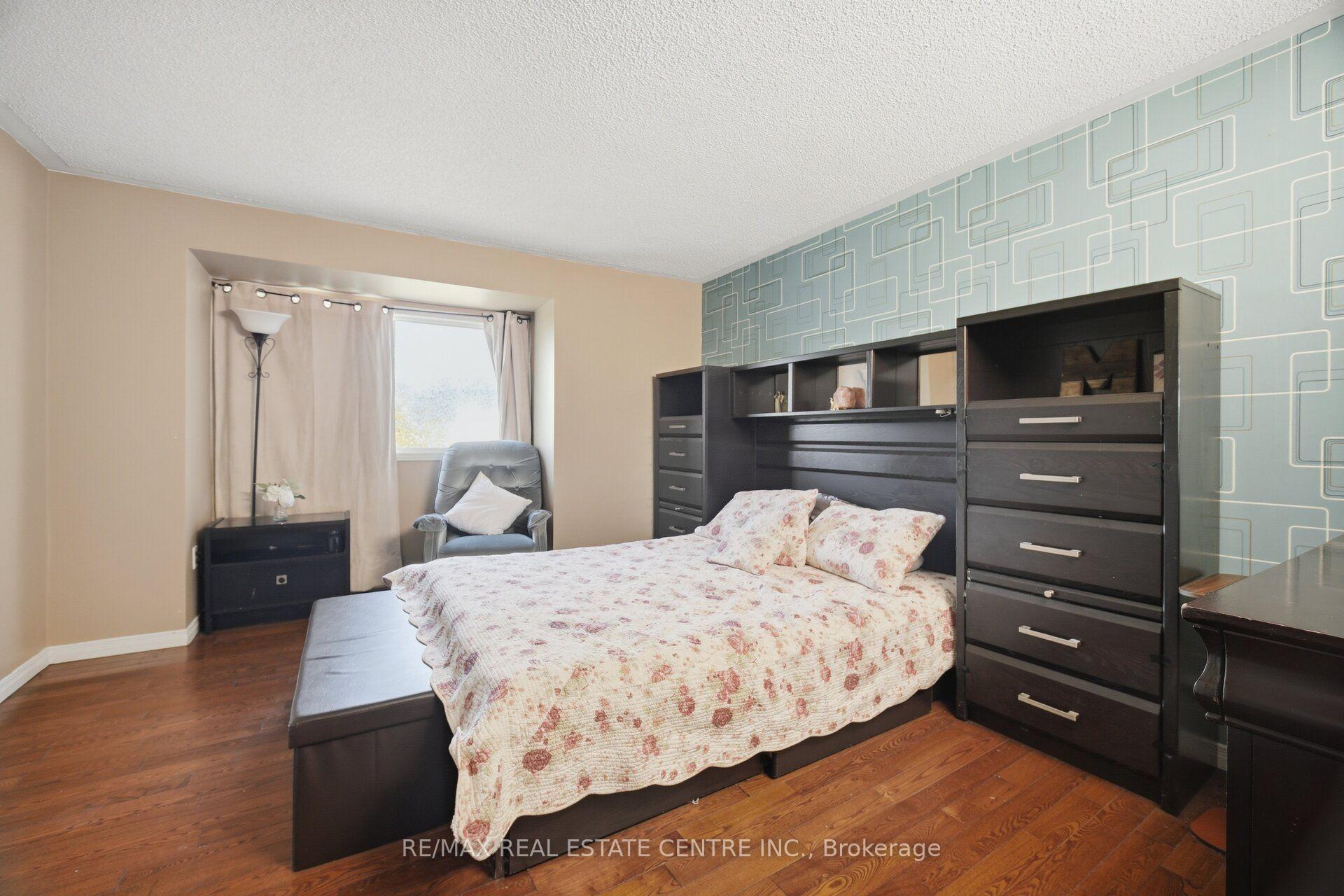 Photo 28 of 40 Langdale Crescent, Brampton, Fletcher's West — HOMEH