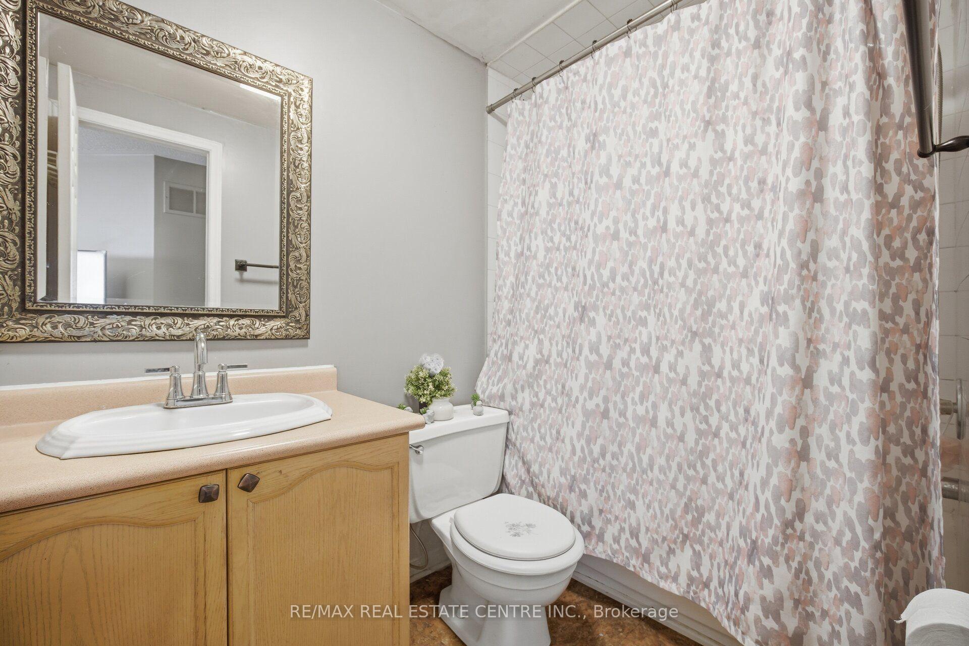 Photo 31 of 40 Langdale Crescent, Brampton, Fletcher's West — HOMEH