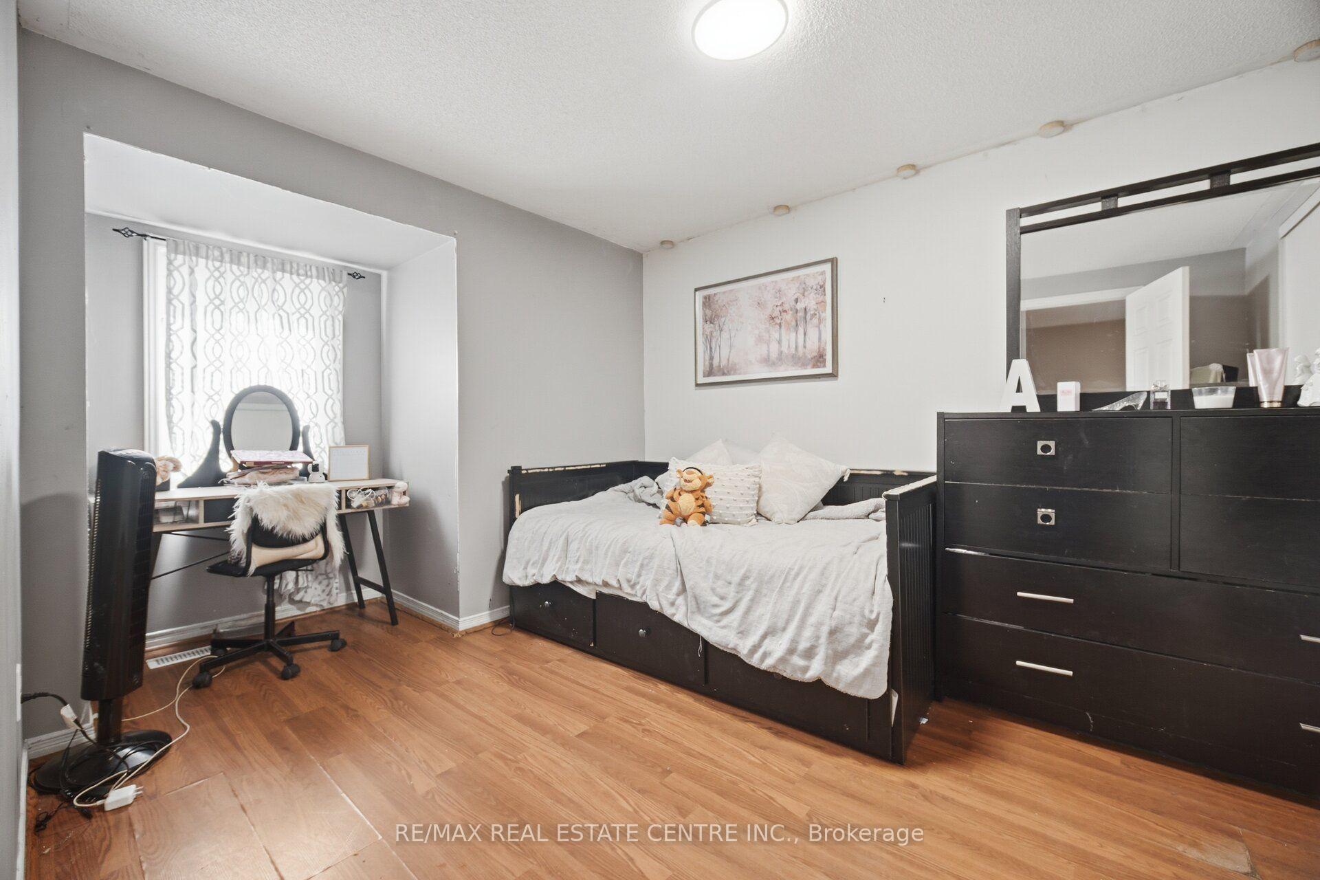 Photo 32 of 40 Langdale Crescent, Brampton, Fletcher's West — HOMEH