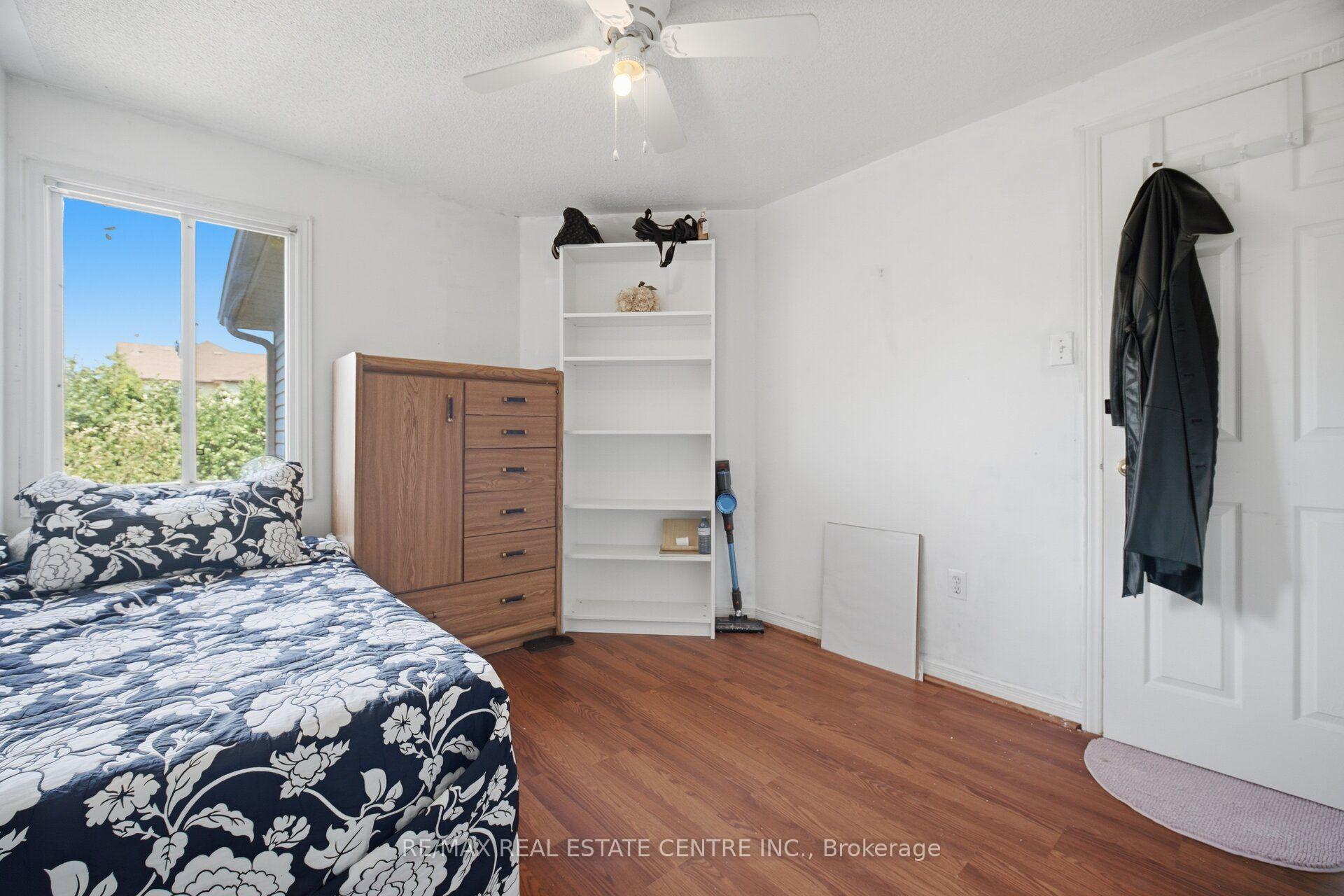 Photo 35 of 40 Langdale Crescent, Brampton, Fletcher's West — HOMEH