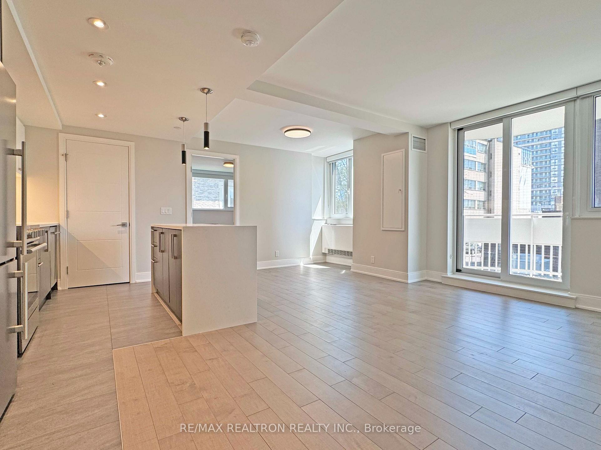 Photo 8 of Unit 301, 11 Walmer Road, Toronto, The Annex — HOMEH