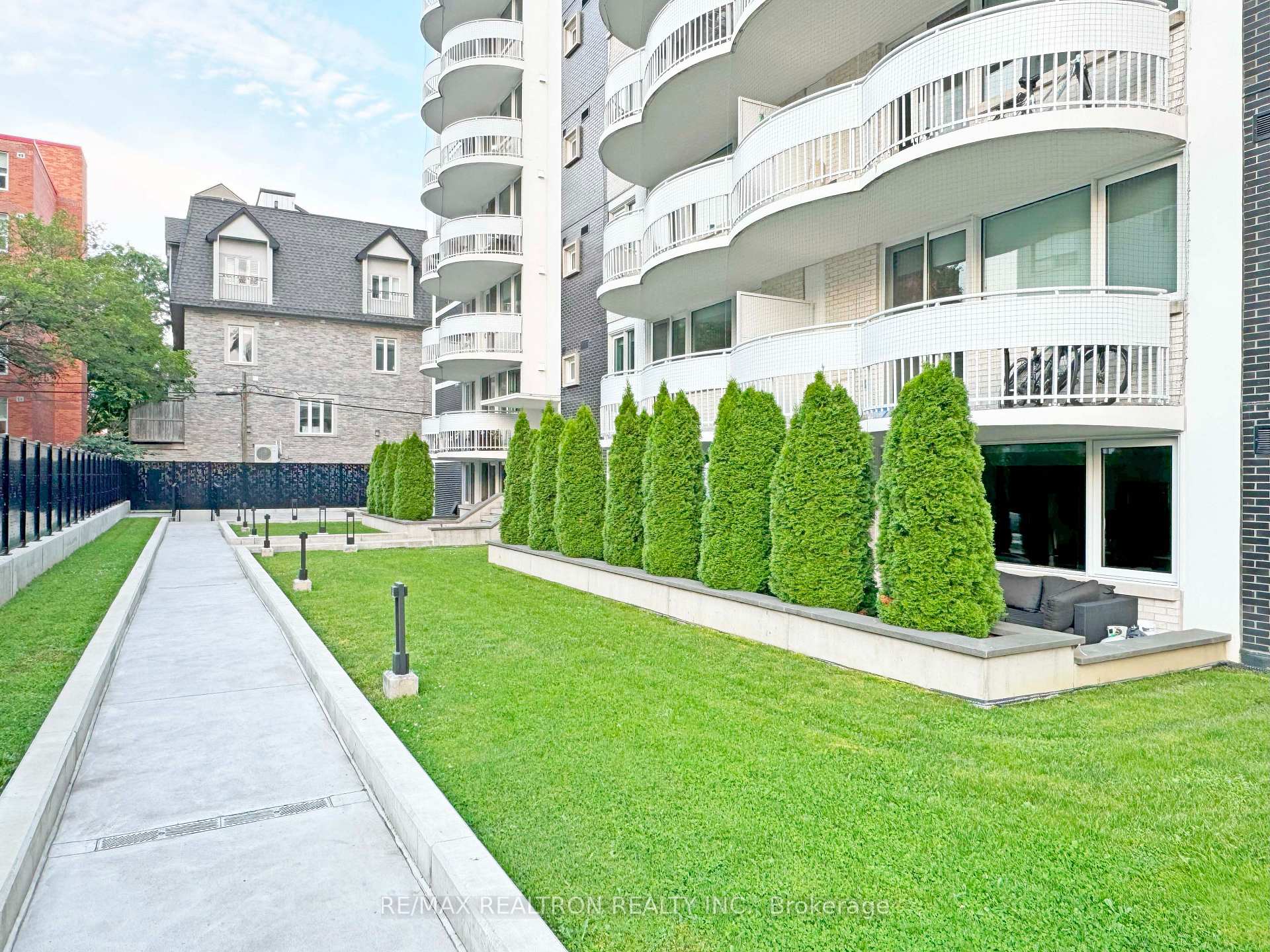 Photo 41 of Unit 301, 11 Walmer Road, Toronto, The Annex — HOMEH