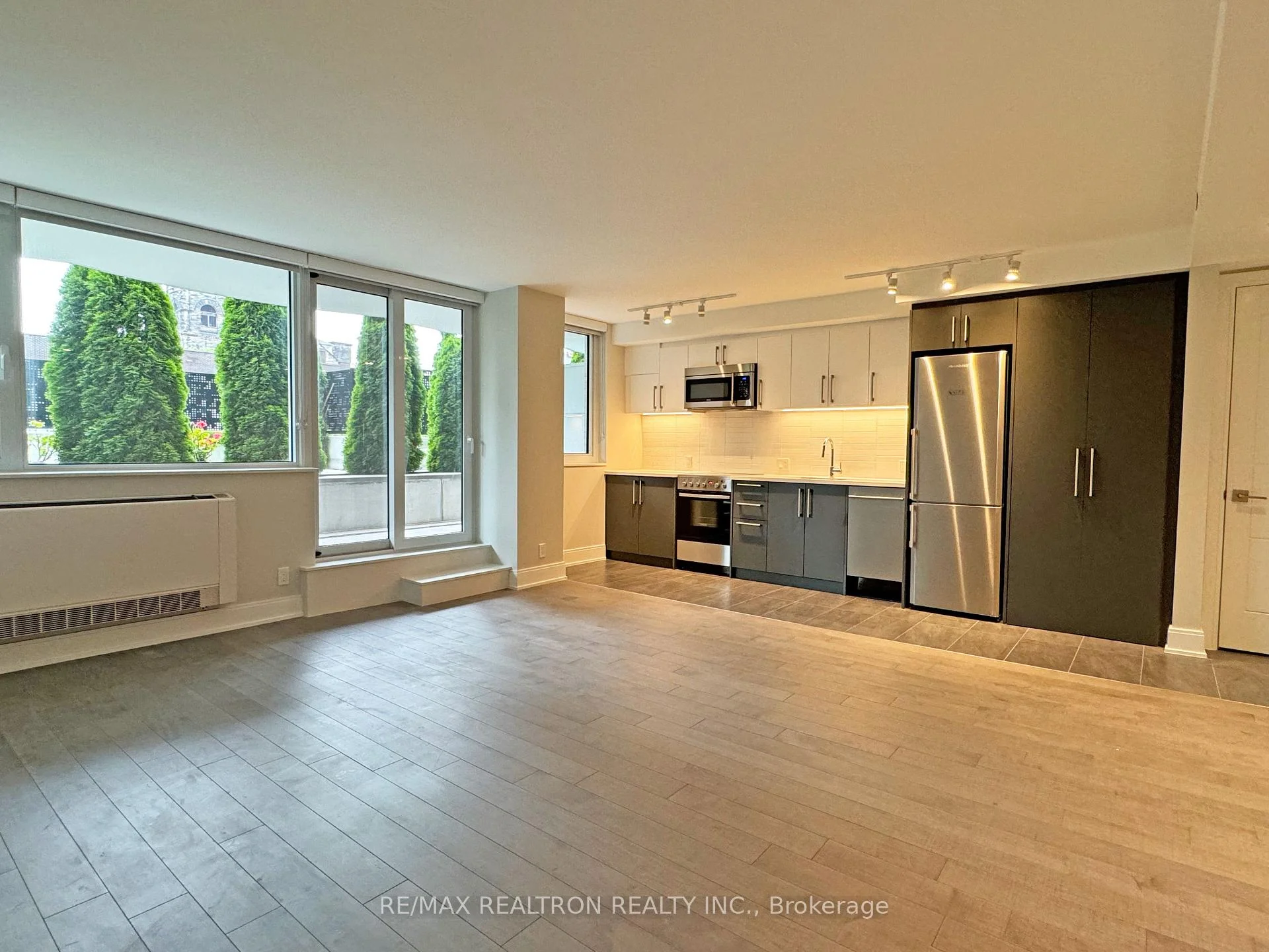 Photo 3 of Unit 301, 11 Walmer Road, Toronto, The Annex — HOMEH